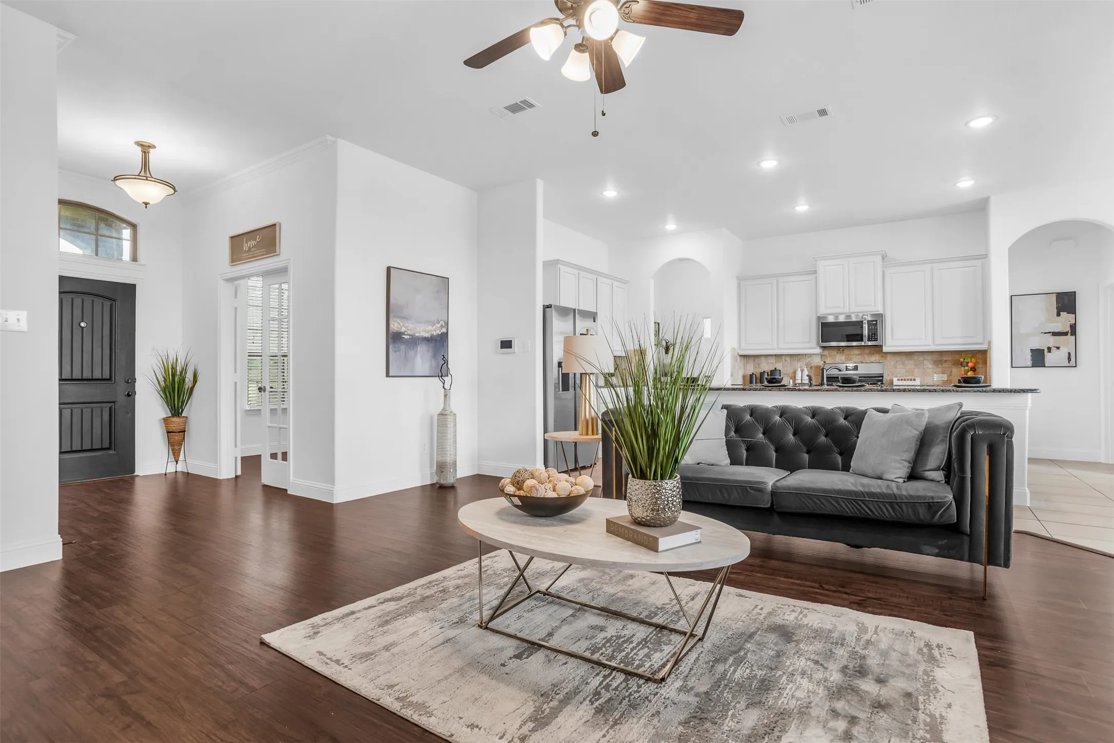 Single Family Residence For Sale in Ellis County , 1130 Yukon Boulevard, Waxahachie, Texas 75167, 4 Bedroom, 3 Bathroom, 2 Garage spaces, 2,316 Sqft, built in 2017, Preowned, mls#21232834, Real Estate Agent in Waxahachie, Homes For Sale in Ellis county, Homes For Sale in Waxahachie, Realtor in Waxahachie Texas, Real Estate Brokerage Independent Realty Texas, Luminita Cordes Realtor