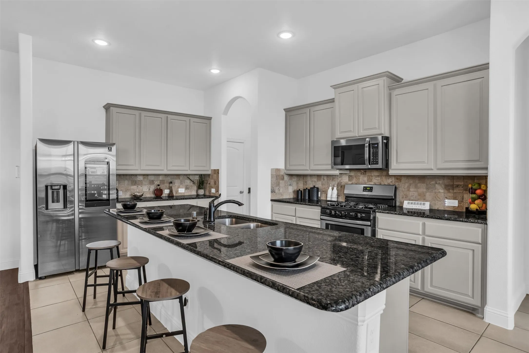 Single Family Residence For Sale in Ellis County , 1130 Yukon Boulevard, Waxahachie, Texas 75167, 4 Bedroom, 3 Bathroom, 2 Garage spaces, 2,316 Sqft, built in 2017, Preowned, mls#21232834, Real Estate Agent in Waxahachie, Homes For Sale in Ellis county, Homes For Sale in Waxahachie, Realtor in Waxahachie Texas, Real Estate Brokerage Independent Realty Texas, Luminita Cordes Realtor