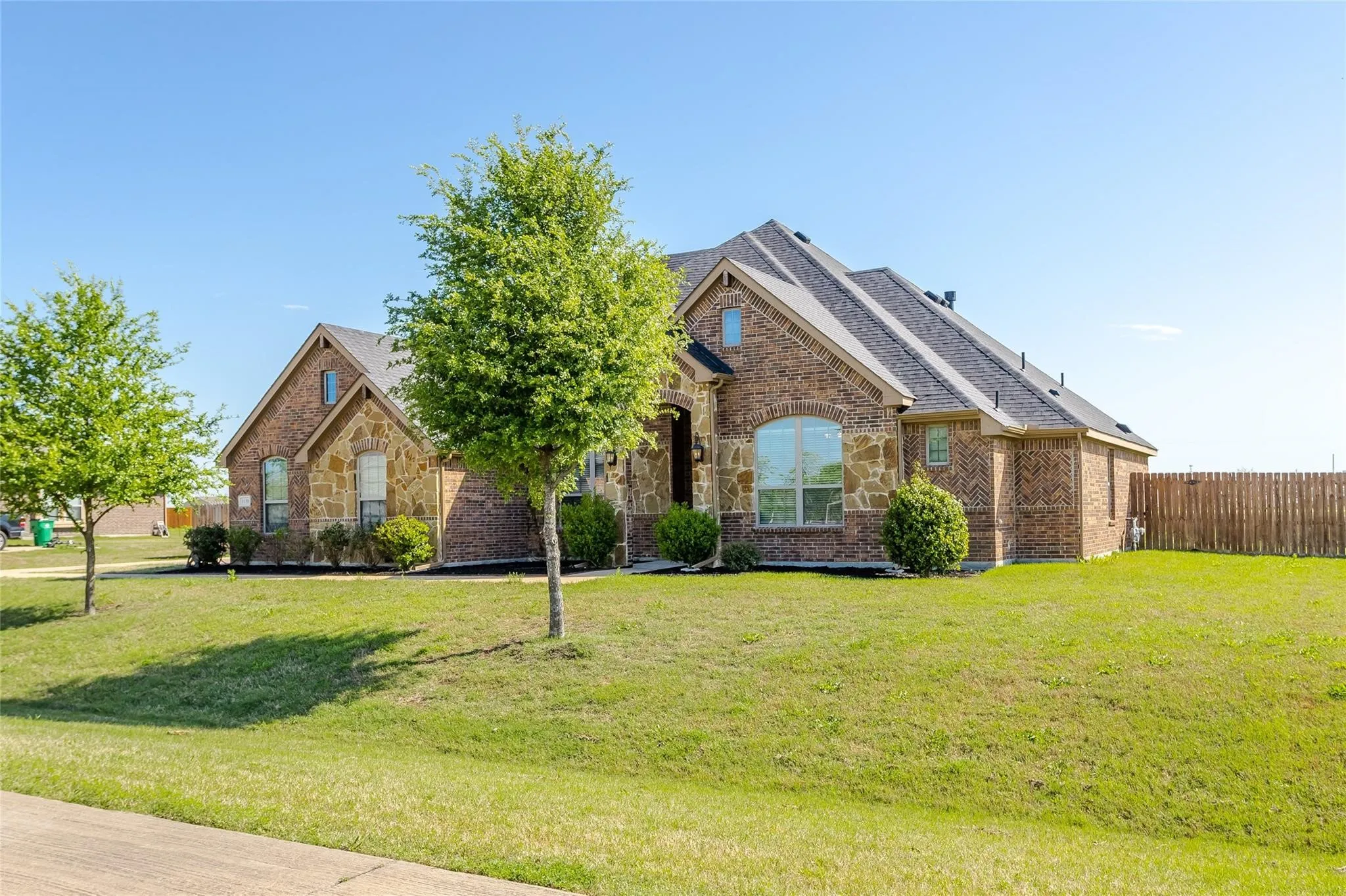 Single Family Residence For Sale in Ellis County , 1130 Yukon Boulevard, Waxahachie, Texas 75167, 4 Bedroom, 3 Bathroom, 2 Garage spaces, 2,316 Sqft, built in 2017, Preowned, mls#21232834, Real Estate Agent in Waxahachie, Homes For Sale in Ellis county, Homes For Sale in Waxahachie, Realtor in Waxahachie Texas, Real Estate Brokerage Independent Realty Texas, Luminita Cordes Realtor