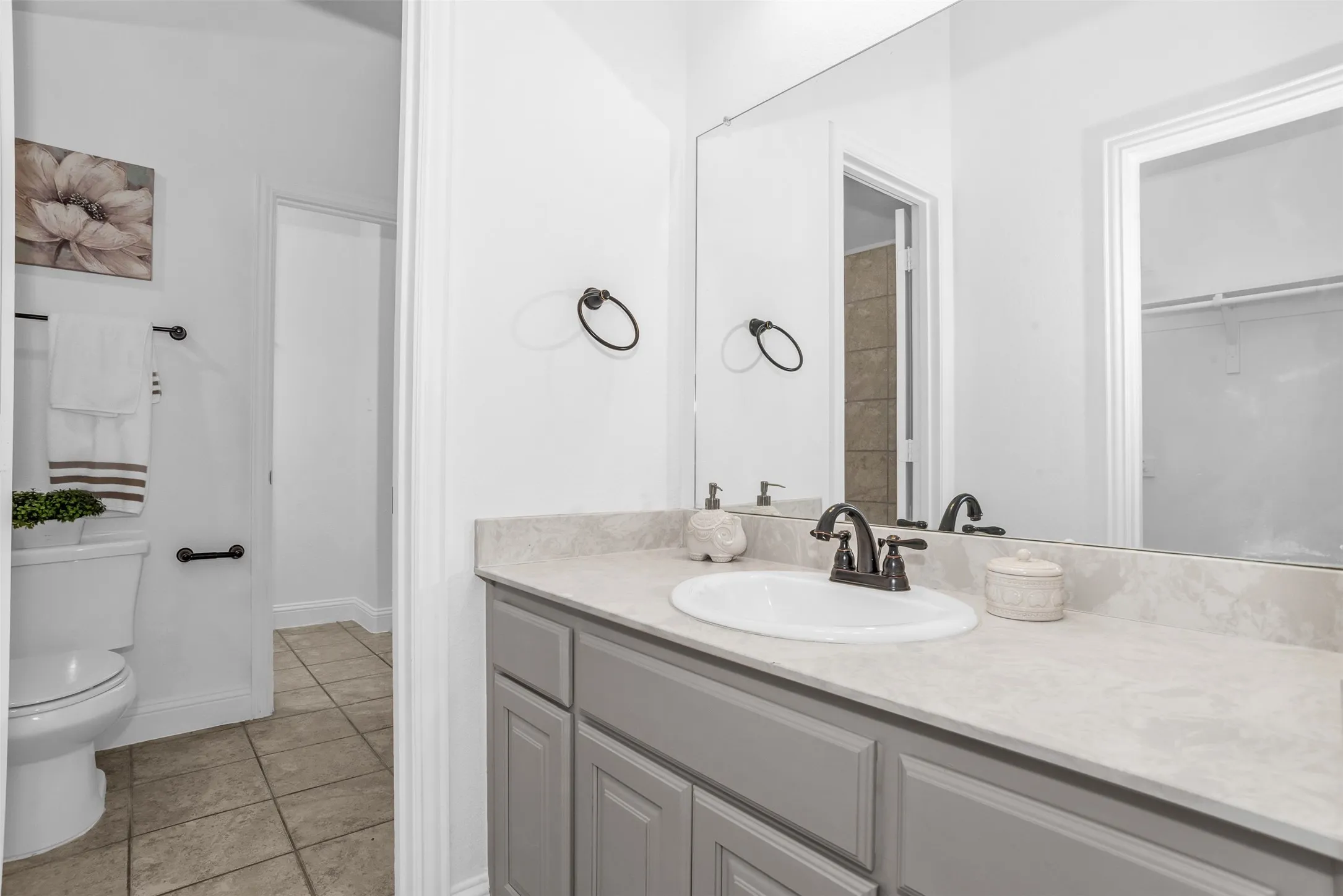Single Family Residence For Sale in Ellis County , 1130 Yukon Boulevard, Waxahachie, Texas 75167, 4 Bedroom, 3 Bathroom, 2 Garage spaces, 2,316 Sqft, built in 2017, Preowned, mls#21232834, Real Estate Agent in Waxahachie, Homes For Sale in Ellis county, Homes For Sale in Waxahachie, Realtor in Waxahachie Texas, Real Estate Brokerage Independent Realty Texas, Luminita Cordes Realtor