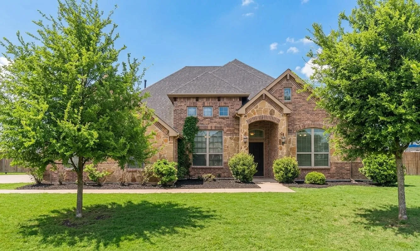 Single Family Residence For Sale in Ellis County , 1130 Yukon Boulevard, Waxahachie, Texas 75167, 4 Bedroom, 3 Bathroom, 2 Garage spaces, 2,316 Sqft, built in 2017, Preowned, mls#21232834, Real Estate Agent in Waxahachie, Homes For Sale in Ellis county, Homes For Sale in Waxahachie, Realtor in Waxahachie Texas, Real Estate Brokerage Independent Realty Texas, Luminita Cordes Realtor
