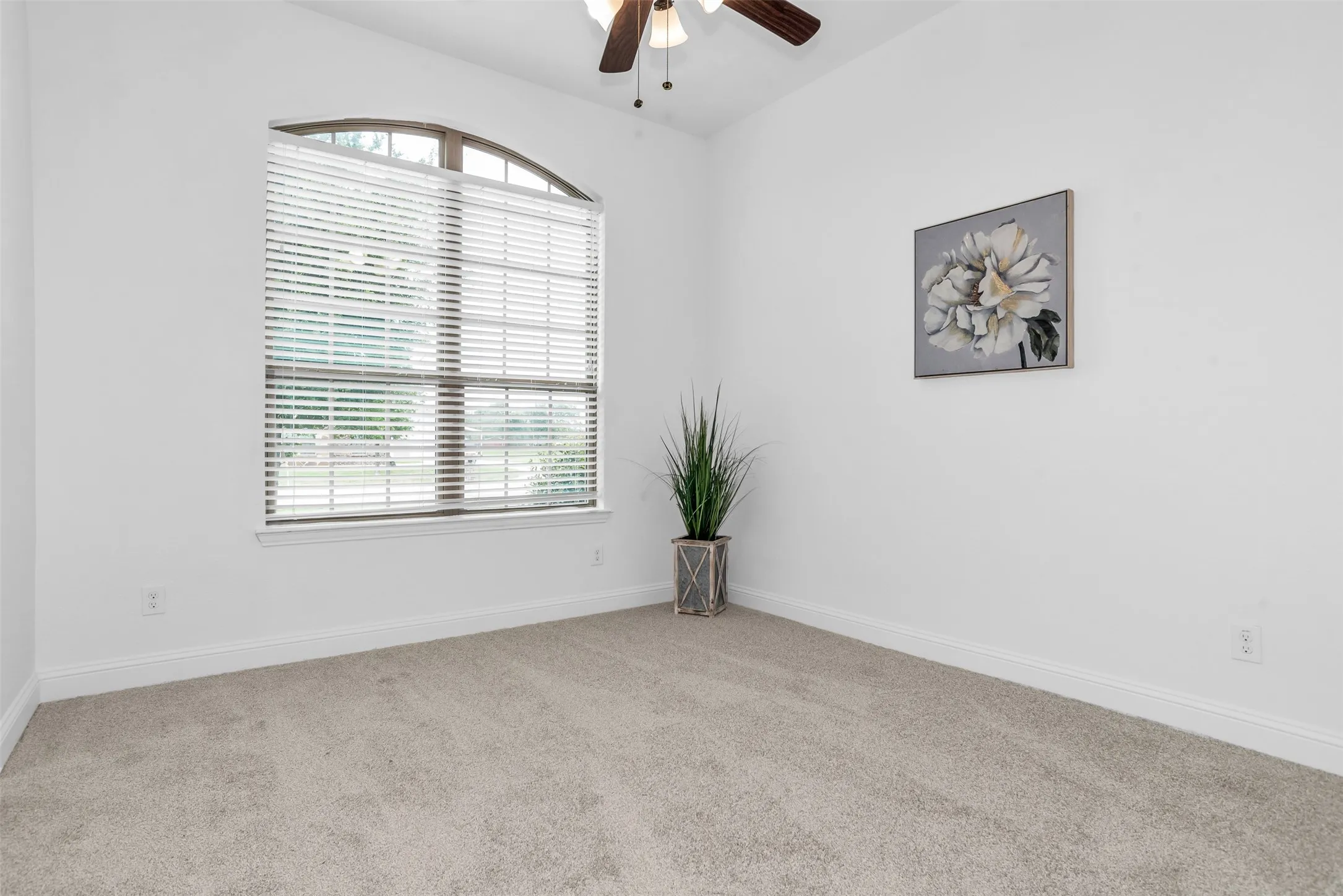 Single Family Residence For Sale in Ellis County , 1130 Yukon Boulevard, Waxahachie, Texas 75167, 4 Bedroom, 3 Bathroom, 2 Garage spaces, 2,316 Sqft, built in 2017, Preowned, mls#21232834, Real Estate Agent in Waxahachie, Homes For Sale in Ellis county, Homes For Sale in Waxahachie, Realtor in Waxahachie Texas, Real Estate Brokerage Independent Realty Texas, Luminita Cordes Realtor
