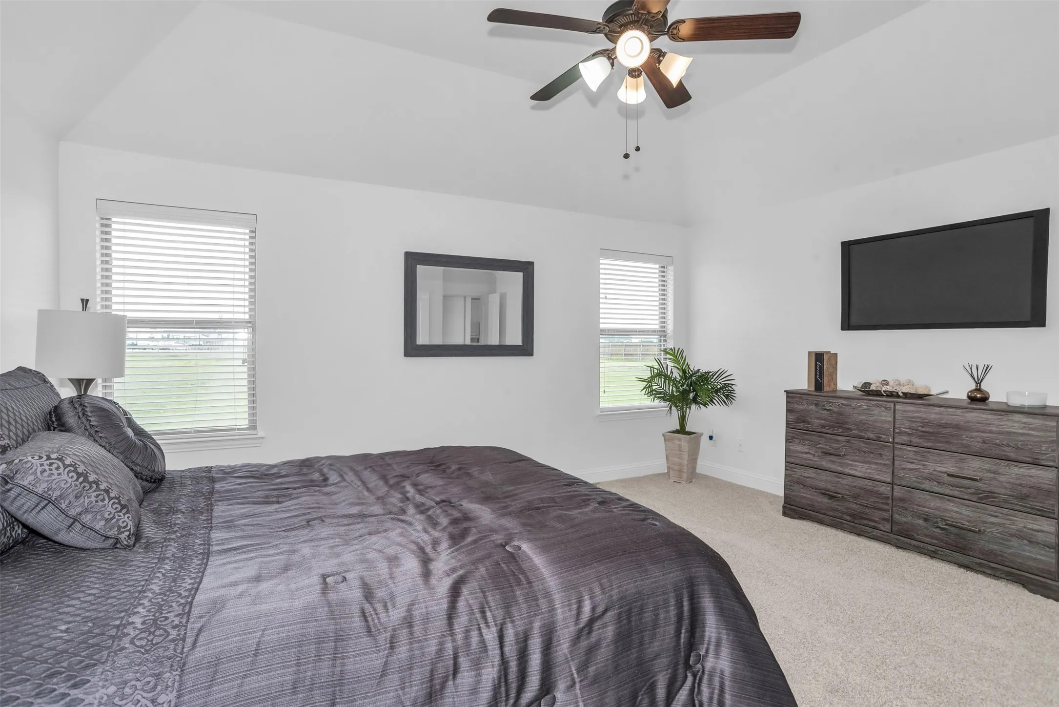 Single Family Residence For Sale in Ellis County , 1130 Yukon Boulevard, Waxahachie, Texas 75167, 4 Bedroom, 3 Bathroom, 2 Garage spaces, 2,316 Sqft, built in 2017, Preowned, mls#21232834, Real Estate Agent in Waxahachie, Homes For Sale in Ellis county, Homes For Sale in Waxahachie, Realtor in Waxahachie Texas, Real Estate Brokerage Independent Realty Texas, Luminita Cordes Realtor