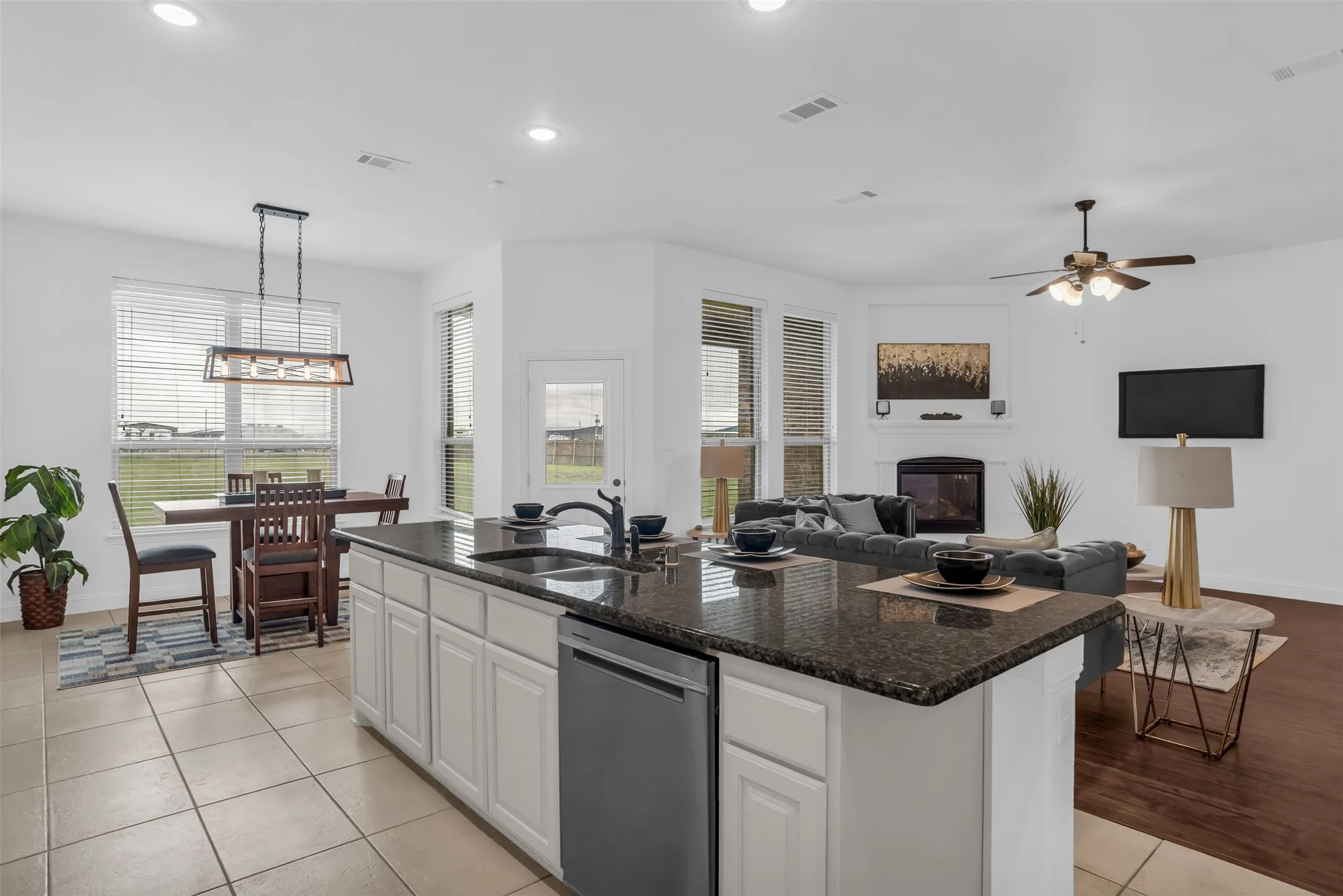 Single Family Residence For Sale in Ellis County , 1130 Yukon Boulevard, Waxahachie, Texas 75167, 4 Bedroom, 3 Bathroom, 2 Garage spaces, 2,316 Sqft, built in 2017, Preowned, mls#21232834, Real Estate Agent in Waxahachie, Homes For Sale in Ellis county, Homes For Sale in Waxahachie, Realtor in Waxahachie Texas, Real Estate Brokerage Independent Realty Texas, Luminita Cordes Realtor