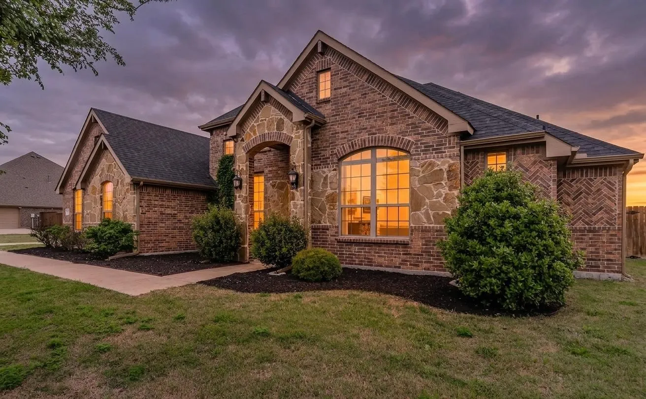 Single Family Residence For Sale in Ellis County , 1130 Yukon Boulevard, Waxahachie, Texas 75167, 4 Bedroom, 3 Bathroom, 2 Garage spaces, 2,316 Sqft, built in 2017, Preowned, mls#21232834, Real Estate Agent in Waxahachie, Homes For Sale in Ellis county, Homes For Sale in Waxahachie, Realtor in Waxahachie Texas, Real Estate Brokerage Independent Realty Texas, Luminita Cordes Realtor