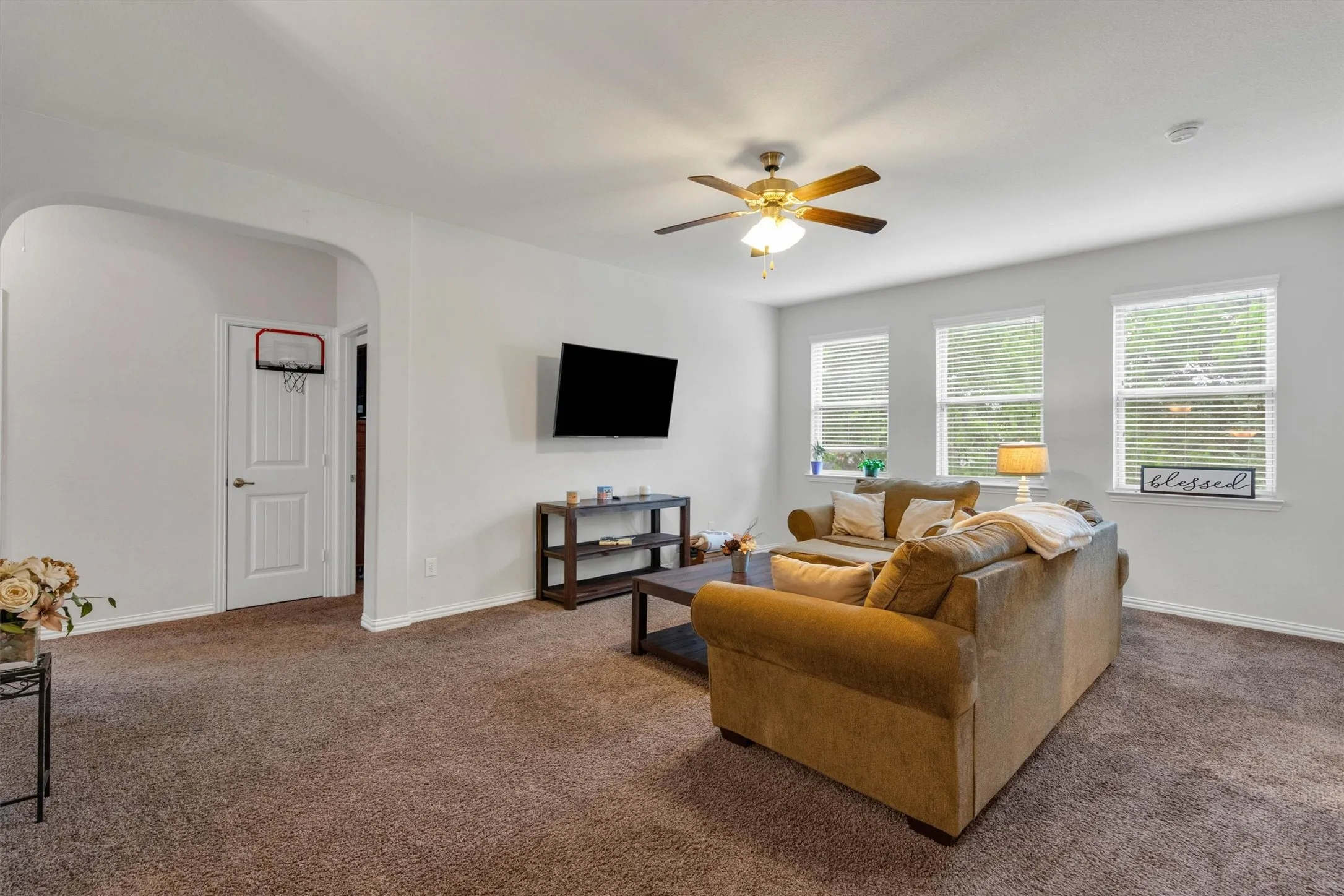 Single Family Residence For Sale in Ellis County , 3233 Burgundy Lane, Midlothian, Texas 76065, 4 Bedroom, 3 Bathroom, 3 Garage spaces, 2,782 Sqft, built in 2018, Preowned, mls#21241760, Real Estate Agent in Midlothian, Homes For Sale in Ellis county, Homes For Sale in Midlothian, Realtor in Midlothian Texas, Real Estate Brokerage Independent Realty Texas, Luminita Cordes Realtor