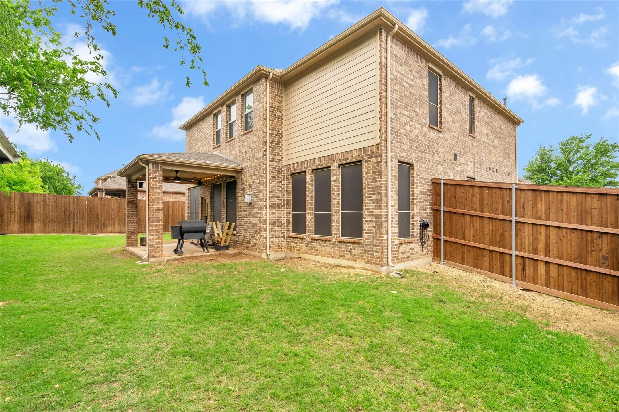 Single Family Residence For Sale in Ellis County , 3233 Burgundy Lane, Midlothian, Texas 76065, 4 Bedroom, 3 Bathroom, 3 Garage spaces, 2,782 Sqft, built in 2018, Preowned, mls#21241760, Real Estate Agent in Midlothian, Homes For Sale in Ellis county, Homes For Sale in Midlothian, Realtor in Midlothian Texas, Real Estate Brokerage Independent Realty Texas, Luminita Cordes Realtor
