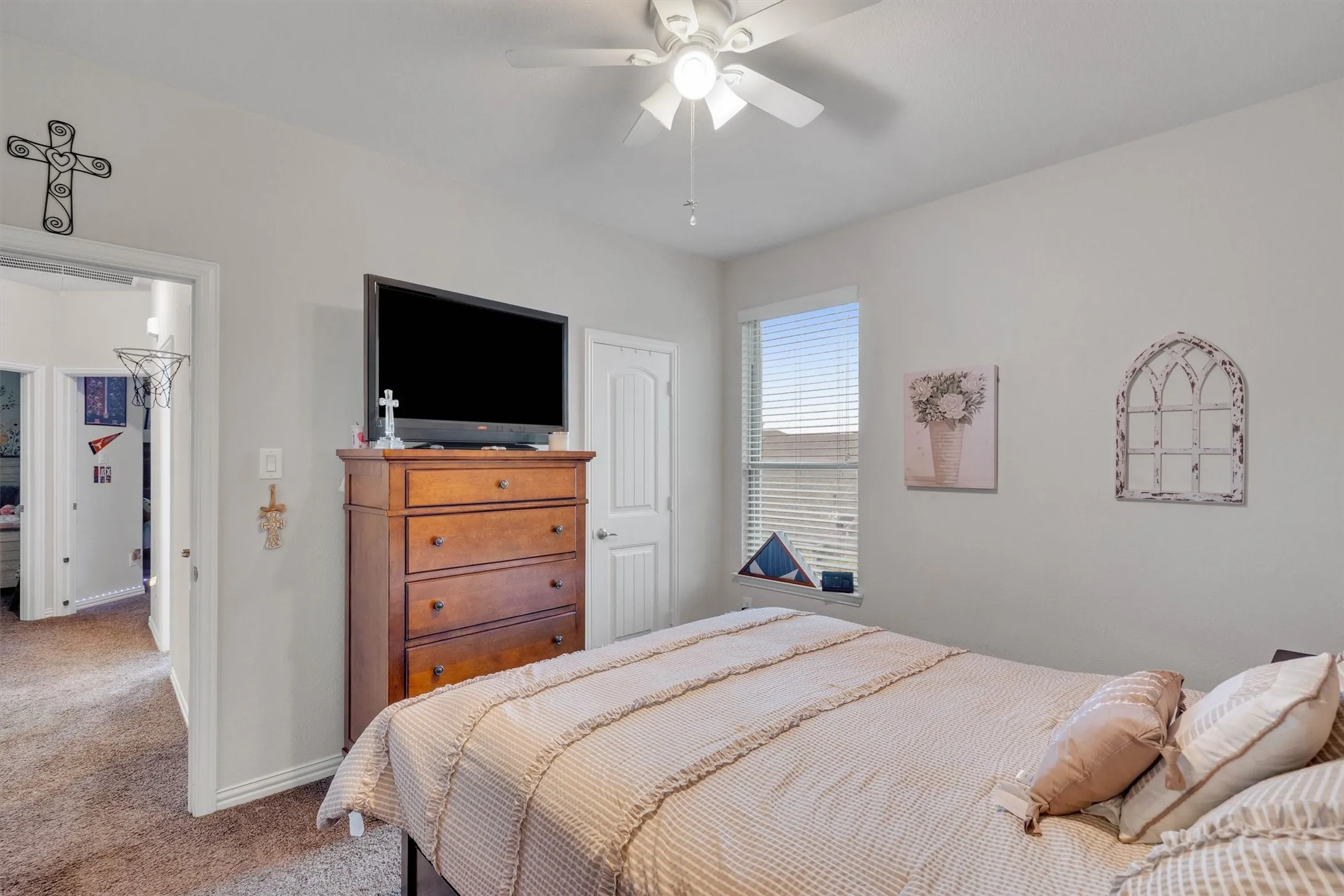Single Family Residence For Sale in Ellis County , 3233 Burgundy Lane, Midlothian, Texas 76065, 4 Bedroom, 3 Bathroom, 3 Garage spaces, 2,782 Sqft, built in 2018, Preowned, mls#21241760, Real Estate Agent in Midlothian, Homes For Sale in Ellis county, Homes For Sale in Midlothian, Realtor in Midlothian Texas, Real Estate Brokerage Independent Realty Texas, Luminita Cordes Realtor