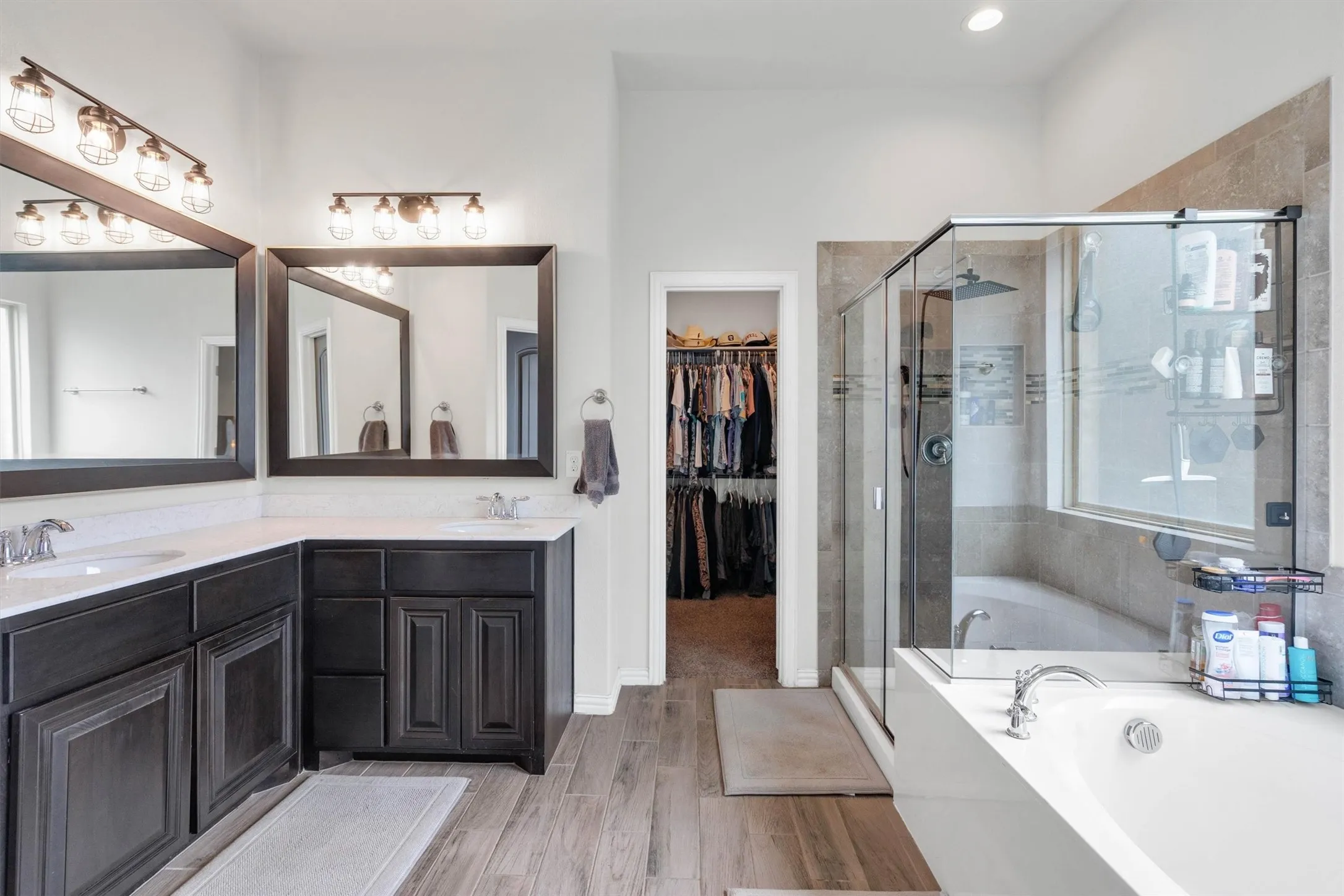 Single Family Residence For Sale in Ellis County , 3233 Burgundy Lane, Midlothian, Texas 76065, 4 Bedroom, 3 Bathroom, 3 Garage spaces, 2,782 Sqft, built in 2018, Preowned, mls#21241760, Real Estate Agent in Midlothian, Homes For Sale in Ellis county, Homes For Sale in Midlothian, Realtor in Midlothian Texas, Real Estate Brokerage Independent Realty Texas, Luminita Cordes Realtor