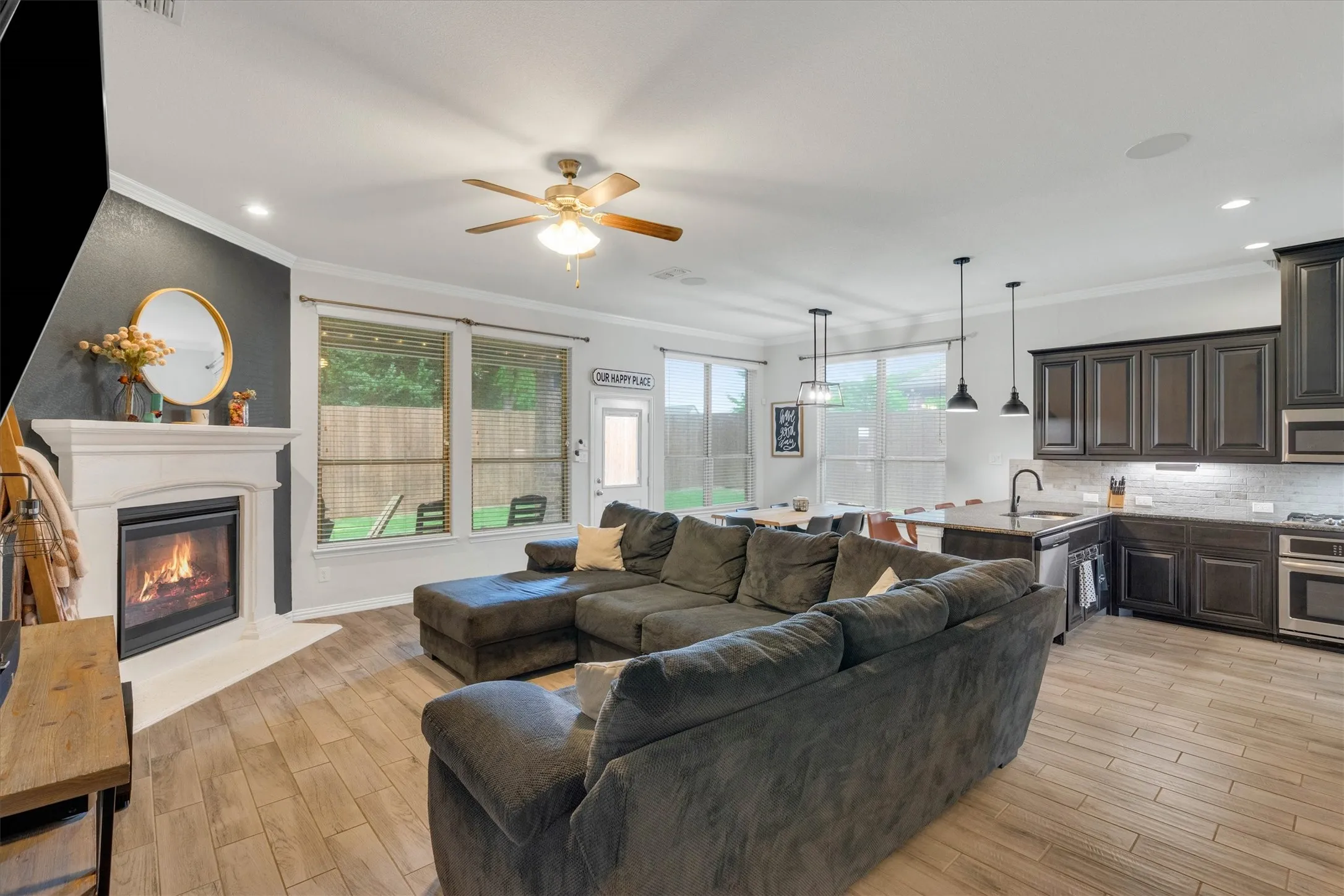 Single Family Residence For Sale in Ellis County , 3233 Burgundy Lane, Midlothian, Texas 76065, 4 Bedroom, 3 Bathroom, 3 Garage spaces, 2,782 Sqft, built in 2018, Preowned, mls#21241760, Real Estate Agent in Midlothian, Homes For Sale in Ellis county, Homes For Sale in Midlothian, Realtor in Midlothian Texas, Real Estate Brokerage Independent Realty Texas, Luminita Cordes Realtor