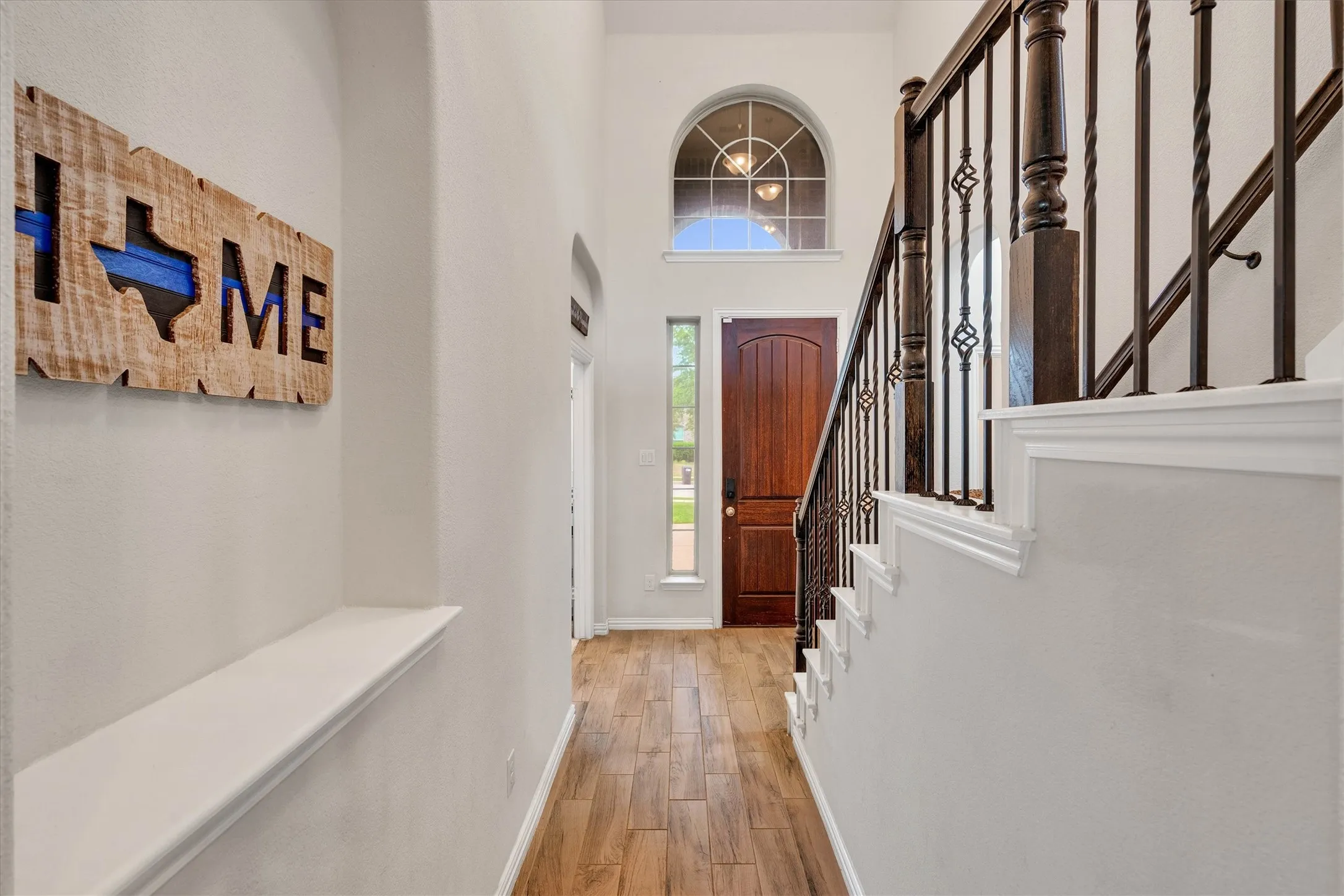 Single Family Residence For Sale in Ellis County , 3233 Burgundy Lane, Midlothian, Texas 76065, 4 Bedroom, 3 Bathroom, 3 Garage spaces, 2,782 Sqft, built in 2018, Preowned, mls#21241760, Real Estate Agent in Midlothian, Homes For Sale in Ellis county, Homes For Sale in Midlothian, Realtor in Midlothian Texas, Real Estate Brokerage Independent Realty Texas, Luminita Cordes Realtor