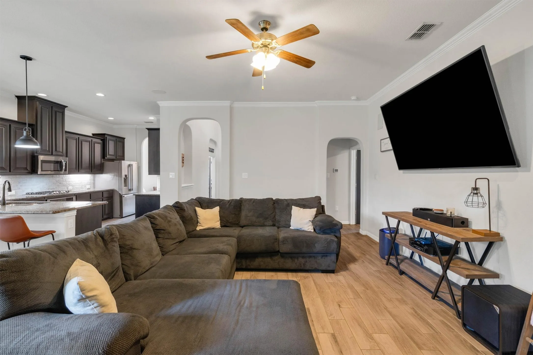 Single Family Residence For Sale in Ellis County , 3233 Burgundy Lane, Midlothian, Texas 76065, 4 Bedroom, 3 Bathroom, 3 Garage spaces, 2,782 Sqft, built in 2018, Preowned, mls#21241760, Real Estate Agent in Midlothian, Homes For Sale in Ellis county, Homes For Sale in Midlothian, Realtor in Midlothian Texas, Real Estate Brokerage Independent Realty Texas, Luminita Cordes Realtor