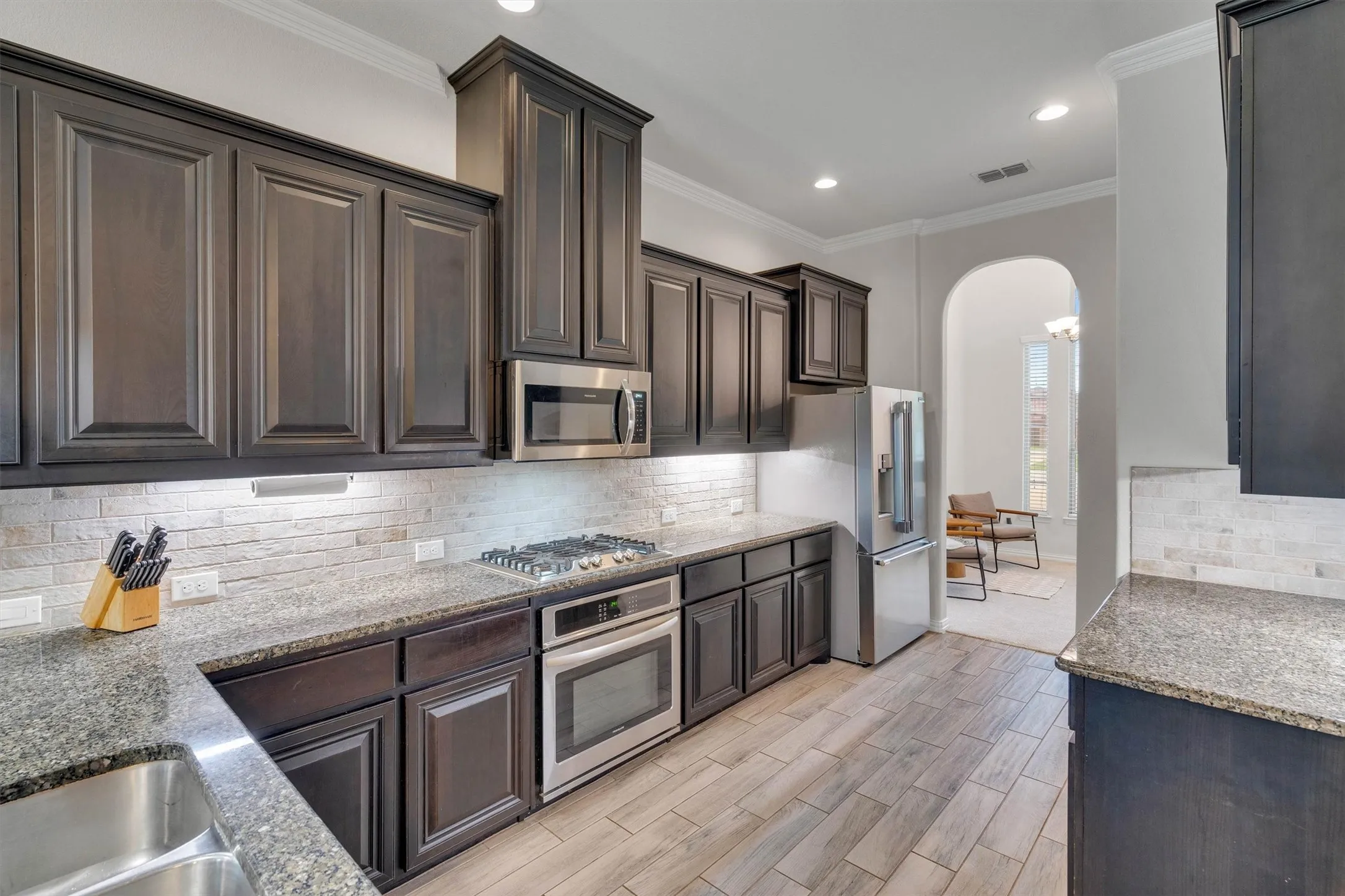 Single Family Residence For Sale in Ellis County , 3233 Burgundy Lane, Midlothian, Texas 76065, 4 Bedroom, 3 Bathroom, 3 Garage spaces, 2,782 Sqft, built in 2018, Preowned, mls#21241760, Real Estate Agent in Midlothian, Homes For Sale in Ellis county, Homes For Sale in Midlothian, Realtor in Midlothian Texas, Real Estate Brokerage Independent Realty Texas, Luminita Cordes Realtor