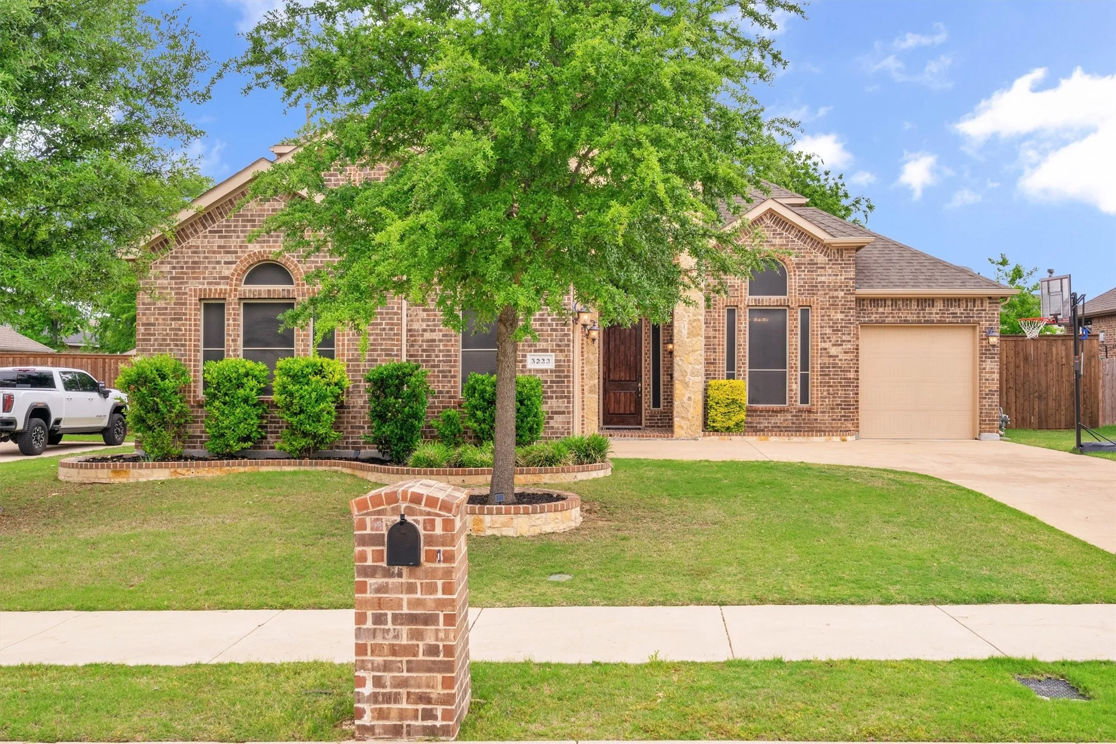 Single Family Residence For Sale in Ellis County , 3233 Burgundy Lane, Midlothian, Texas 76065, 4 Bedroom, 3 Bathroom, 3 Garage spaces, 2,782 Sqft, built in 2018, Preowned, mls#21241760, Real Estate Agent in Midlothian, Homes For Sale in Ellis county, Homes For Sale in Midlothian, Realtor in Midlothian Texas, Real Estate Brokerage Independent Realty Texas, Luminita Cordes Realtor