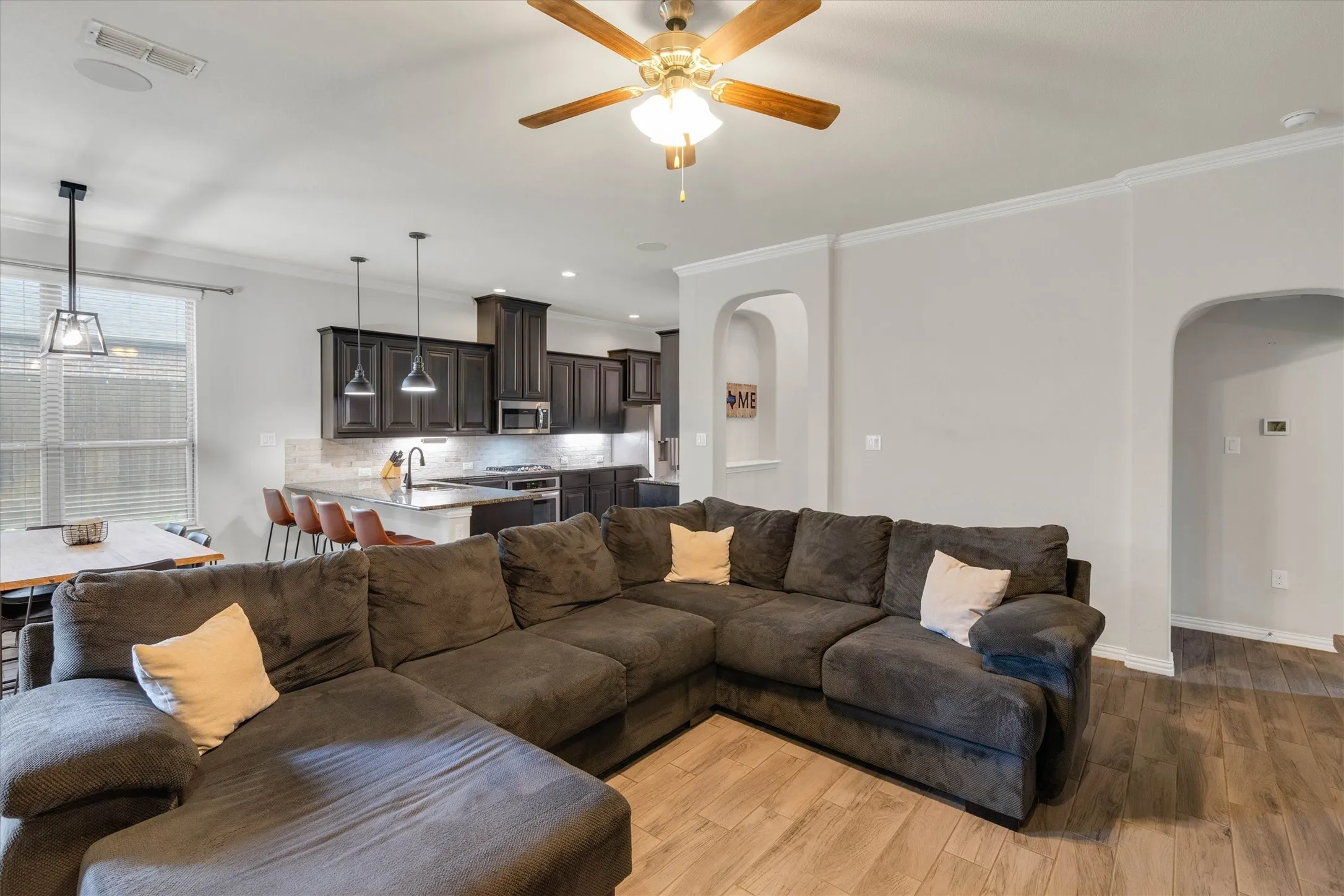 Single Family Residence For Sale in Ellis County , 3233 Burgundy Lane, Midlothian, Texas 76065, 4 Bedroom, 3 Bathroom, 3 Garage spaces, 2,782 Sqft, built in 2018, Preowned, mls#21241760, Real Estate Agent in Midlothian, Homes For Sale in Ellis county, Homes For Sale in Midlothian, Realtor in Midlothian Texas, Real Estate Brokerage Independent Realty Texas, Luminita Cordes Realtor