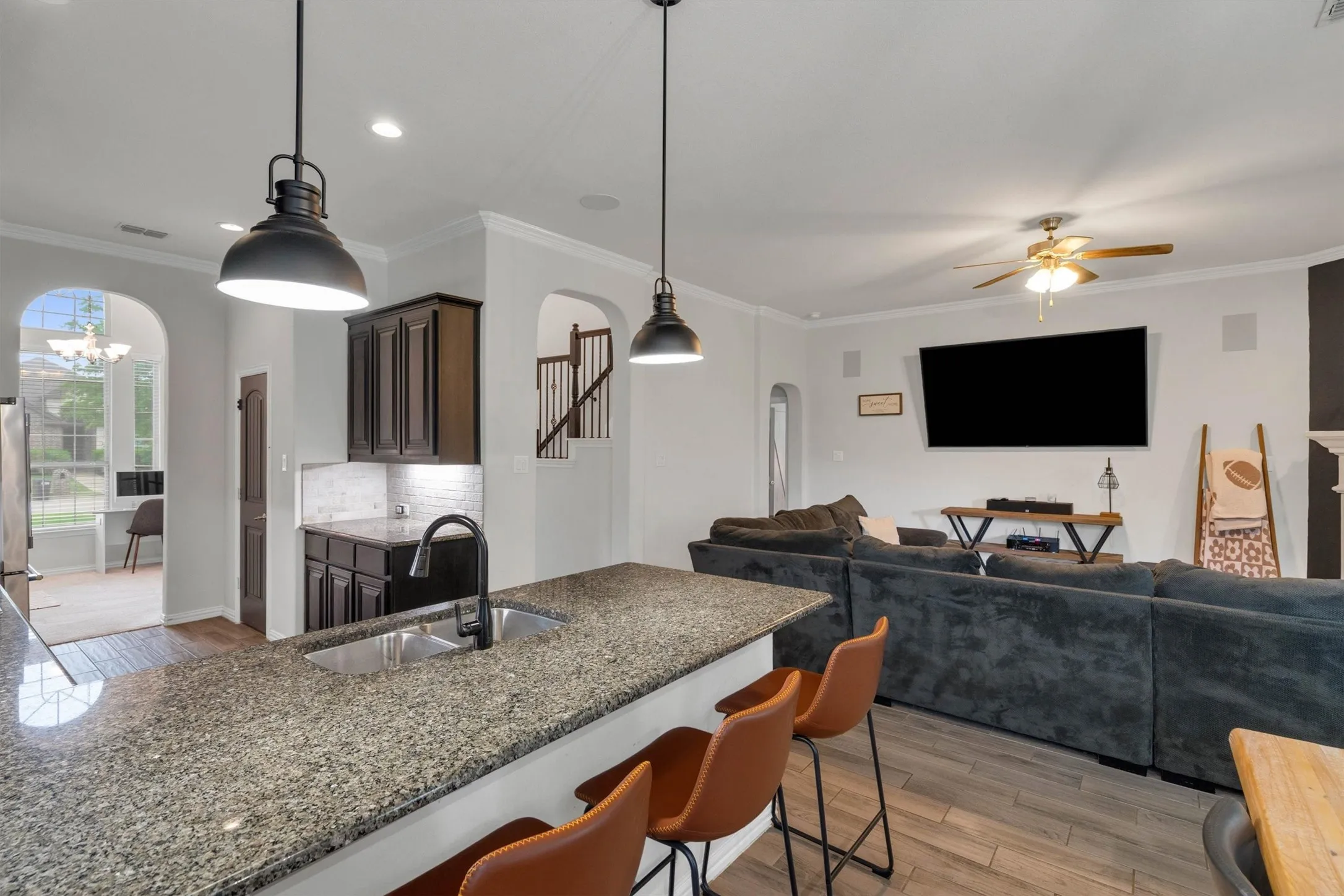 Single Family Residence For Sale in Ellis County , 3233 Burgundy Lane, Midlothian, Texas 76065, 4 Bedroom, 3 Bathroom, 3 Garage spaces, 2,782 Sqft, built in 2018, Preowned, mls#21241760, Real Estate Agent in Midlothian, Homes For Sale in Ellis county, Homes For Sale in Midlothian, Realtor in Midlothian Texas, Real Estate Brokerage Independent Realty Texas, Luminita Cordes Realtor