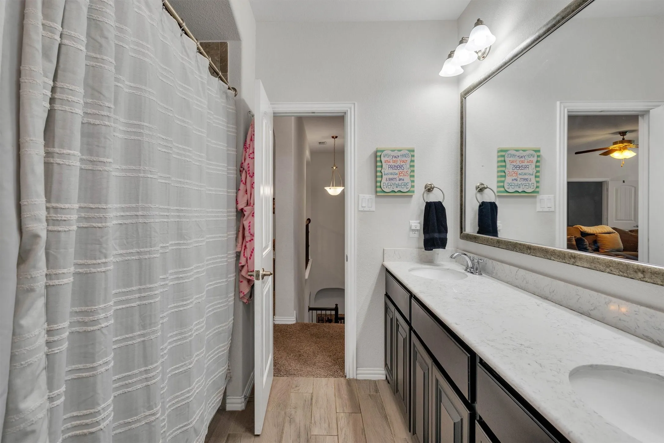 Single Family Residence For Sale in Ellis County , 3233 Burgundy Lane, Midlothian, Texas 76065, 4 Bedroom, 3 Bathroom, 3 Garage spaces, 2,782 Sqft, built in 2018, Preowned, mls#21241760, Real Estate Agent in Midlothian, Homes For Sale in Ellis county, Homes For Sale in Midlothian, Realtor in Midlothian Texas, Real Estate Brokerage Independent Realty Texas, Luminita Cordes Realtor