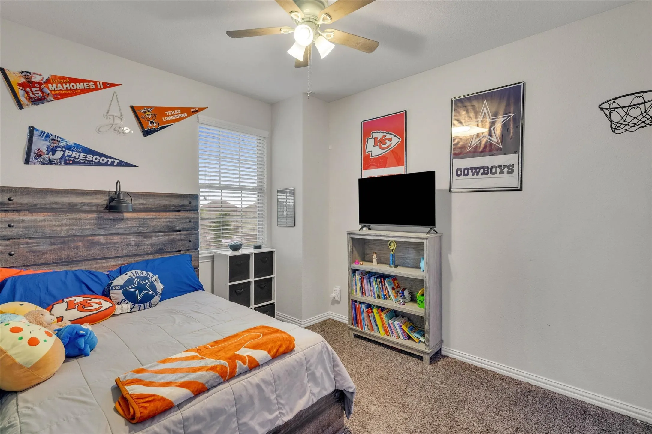 Single Family Residence For Sale in Ellis County , 3233 Burgundy Lane, Midlothian, Texas 76065, 4 Bedroom, 3 Bathroom, 3 Garage spaces, 2,782 Sqft, built in 2018, Preowned, mls#21241760, Real Estate Agent in Midlothian, Homes For Sale in Ellis county, Homes For Sale in Midlothian, Realtor in Midlothian Texas, Real Estate Brokerage Independent Realty Texas, Luminita Cordes Realtor