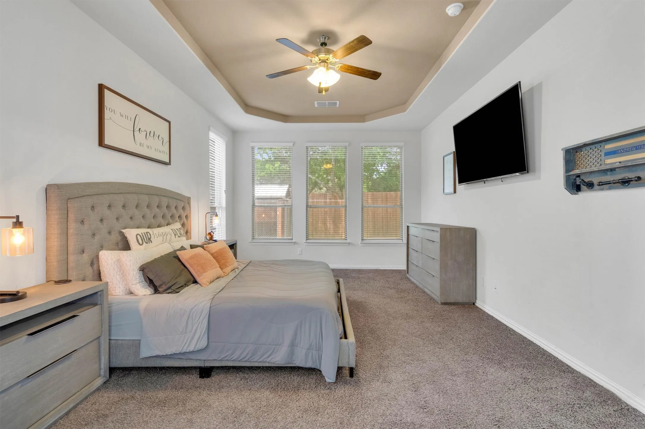 Single Family Residence For Sale in Ellis County , 3233 Burgundy Lane, Midlothian, Texas 76065, 4 Bedroom, 3 Bathroom, 3 Garage spaces, 2,782 Sqft, built in 2018, Preowned, mls#21241760, Real Estate Agent in Midlothian, Homes For Sale in Ellis county, Homes For Sale in Midlothian, Realtor in Midlothian Texas, Real Estate Brokerage Independent Realty Texas, Luminita Cordes Realtor