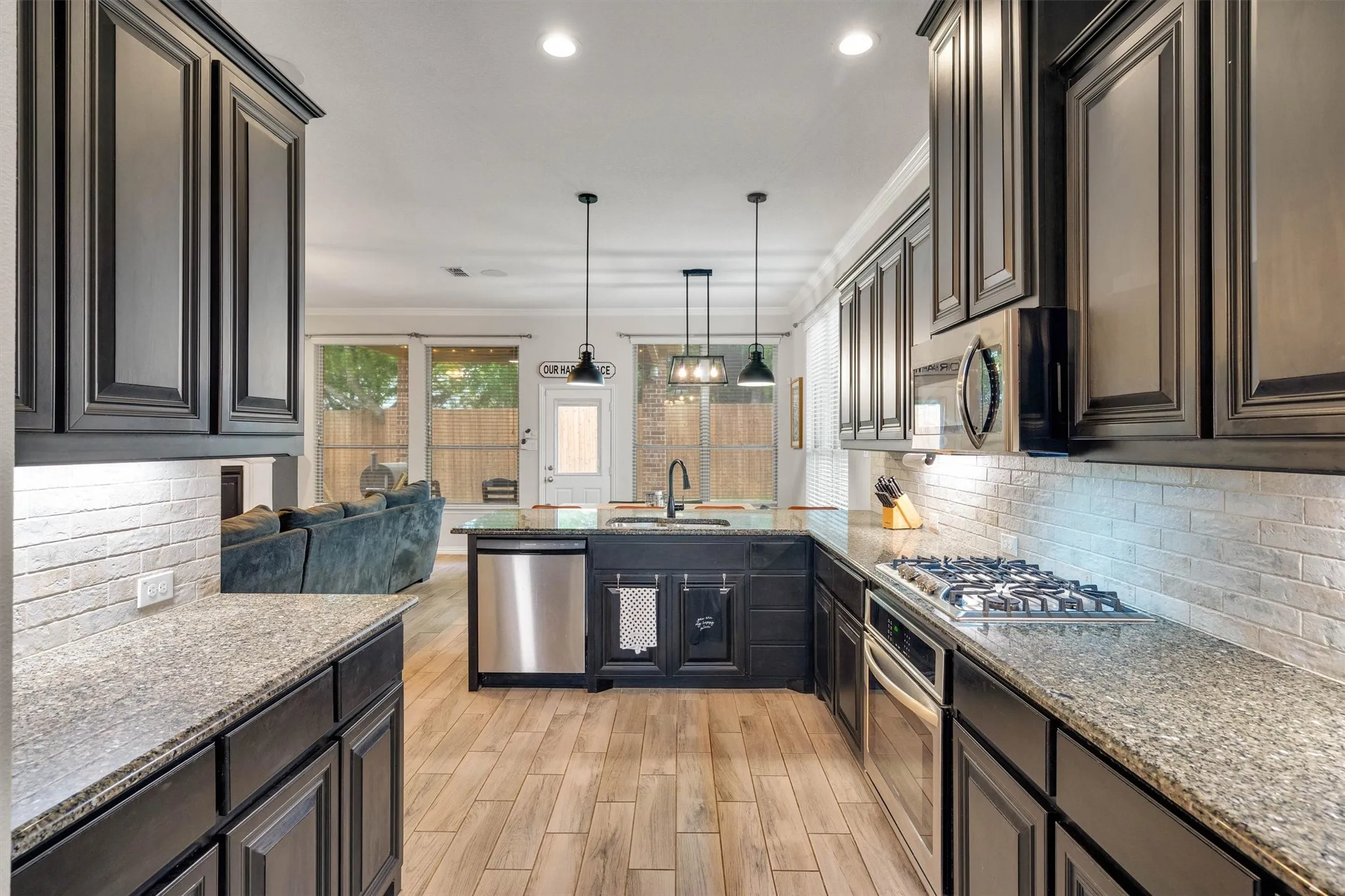 Single Family Residence For Sale in Ellis County , 3233 Burgundy Lane, Midlothian, Texas 76065, 4 Bedroom, 3 Bathroom, 3 Garage spaces, 2,782 Sqft, built in 2018, Preowned, mls#21241760, Real Estate Agent in Midlothian, Homes For Sale in Ellis county, Homes For Sale in Midlothian, Realtor in Midlothian Texas, Real Estate Brokerage Independent Realty Texas, Luminita Cordes Realtor