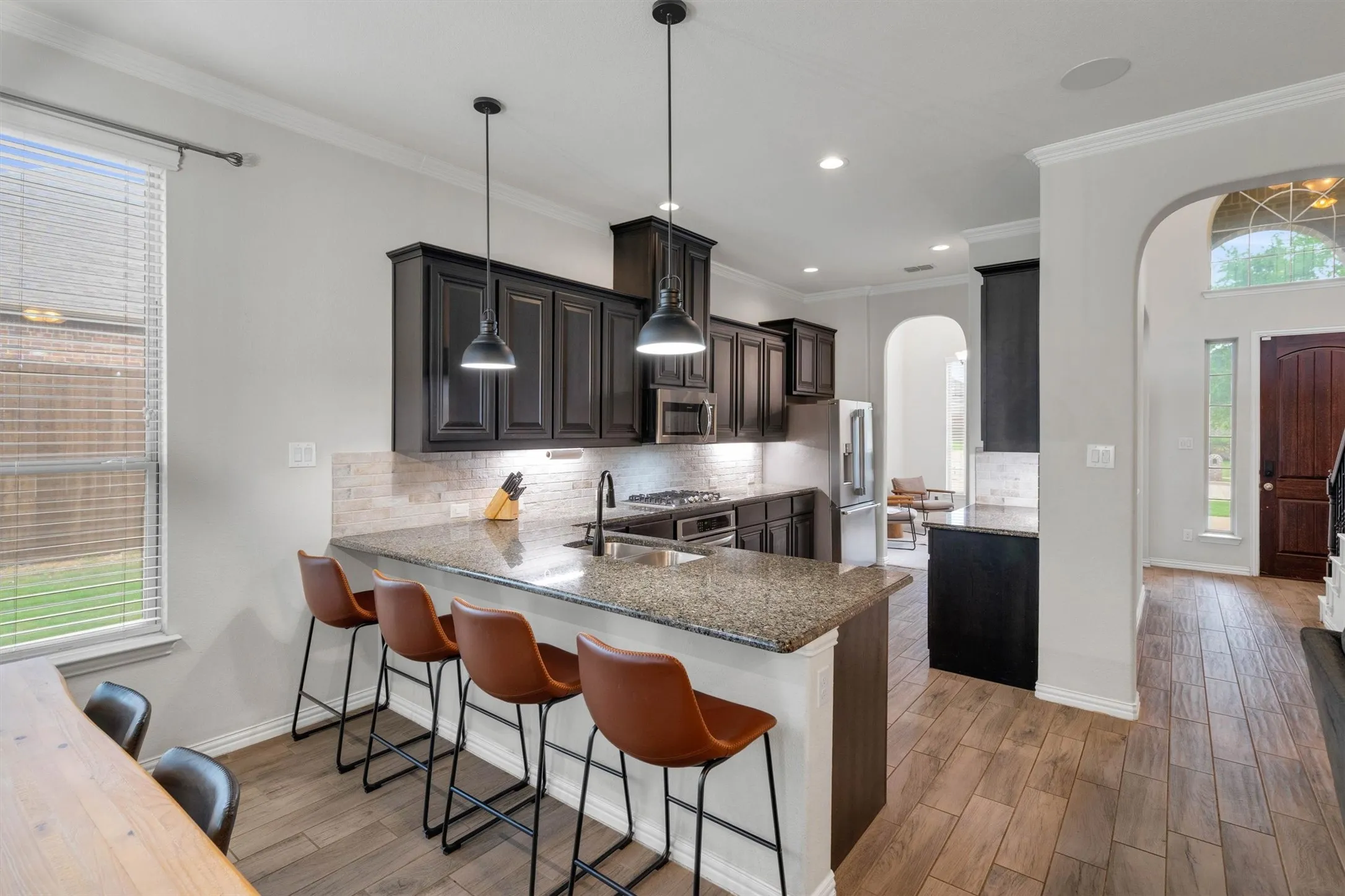 Single Family Residence For Sale in Ellis County , 3233 Burgundy Lane, Midlothian, Texas 76065, 4 Bedroom, 3 Bathroom, 3 Garage spaces, 2,782 Sqft, built in 2018, Preowned, mls#21241760, Real Estate Agent in Midlothian, Homes For Sale in Ellis county, Homes For Sale in Midlothian, Realtor in Midlothian Texas, Real Estate Brokerage Independent Realty Texas, Luminita Cordes Realtor