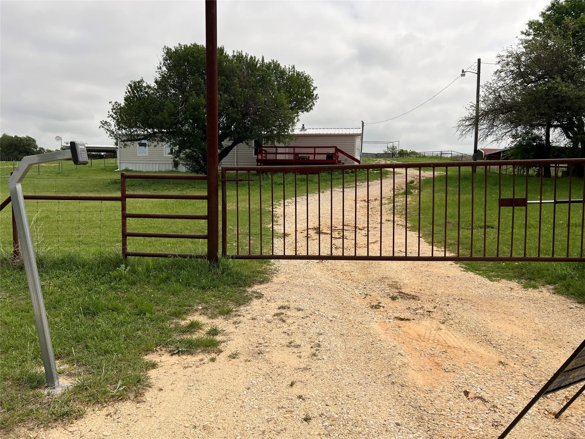 Mobile Home For Sale in Erath County , 1661 County Road 195, Dublin, Texas 76446, 2 Bedroom, 2 Bathroom, Garage spaces, 952 Sqft, built in 1984, Price $399,900, mls#21241663, Real Estate Agent in Dublin, Homes For Sale in Erath county, Homes For Sale in Dublin, Realtor in Dublin Texas, Real Estate Brokerage Independent Realty Texas, Luminita Cordes Realtor