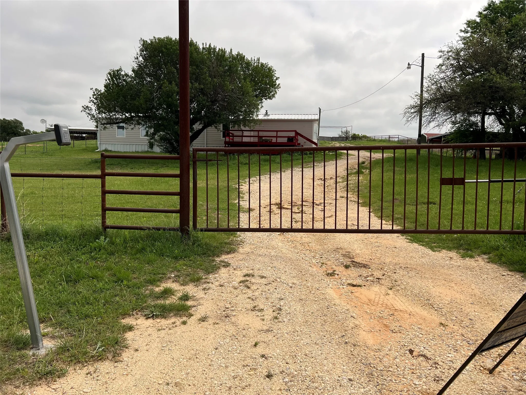 Mobile Home For Sale in Erath County , 1661 County Road 195, Dublin, Texas 76446, 2 Bedroom, 2 Bathroom, Garage spaces, 952 Sqft, built in 1984, Price $399,900, mls#21241663, Real Estate Agent in Dublin, Homes For Sale in Erath county, Homes For Sale in Dublin, Realtor in Dublin Texas, Real Estate Brokerage Independent Realty Texas, Luminita Cordes Realtor