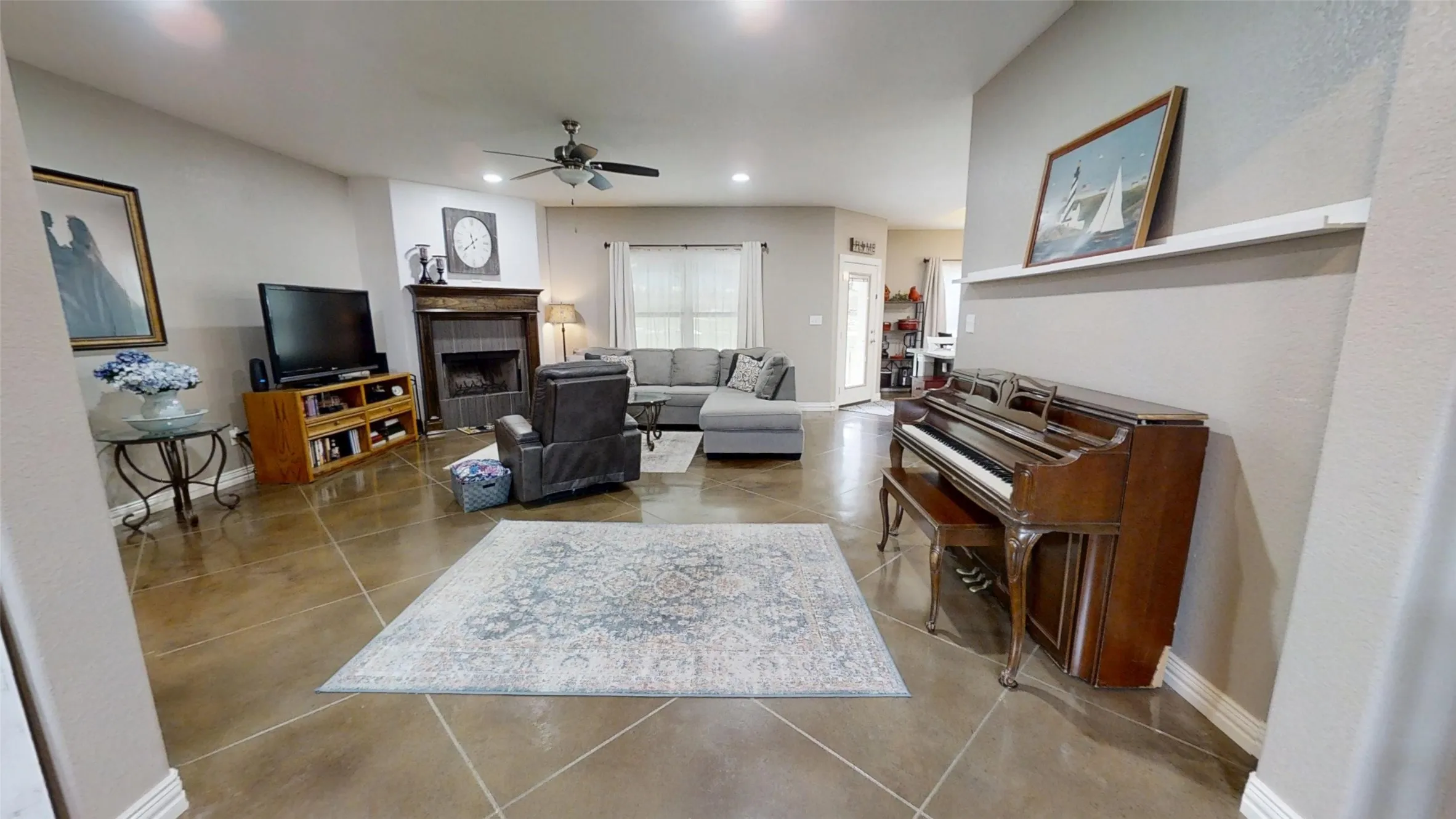 Single Family Residence For Sale in Hood County , 3904 Laramie Trail, Granbury, Texas 76048, 3 Bedroom, 2 Bathroom, 2 Garage spaces, 1,884 Sqft, built in 2015, Preowned, mls#21240906, Real Estate Agent in Granbury, Homes For Sale in Hood county, Homes For Sale in Granbury, Realtor in Granbury Texas, Real Estate Brokerage Independent Realty Texas, Luminita Cordes Realtor