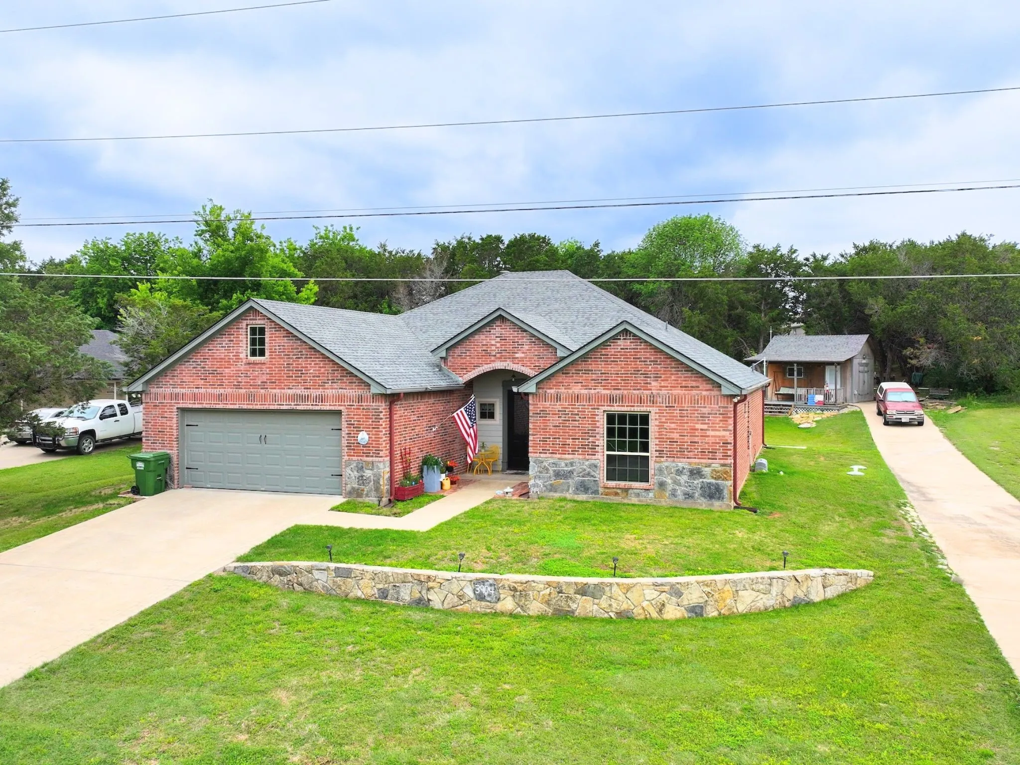 Single Family Residence For Sale in Hood County , 3904 Laramie Trail, Granbury, Texas 76048, 3 Bedroom, 2 Bathroom, 2 Garage spaces, 1,884 Sqft, built in 2015, Preowned, mls#21240906, Real Estate Agent in Granbury, Homes For Sale in Hood county, Homes For Sale in Granbury, Realtor in Granbury Texas, Real Estate Brokerage Independent Realty Texas, Luminita Cordes Realtor