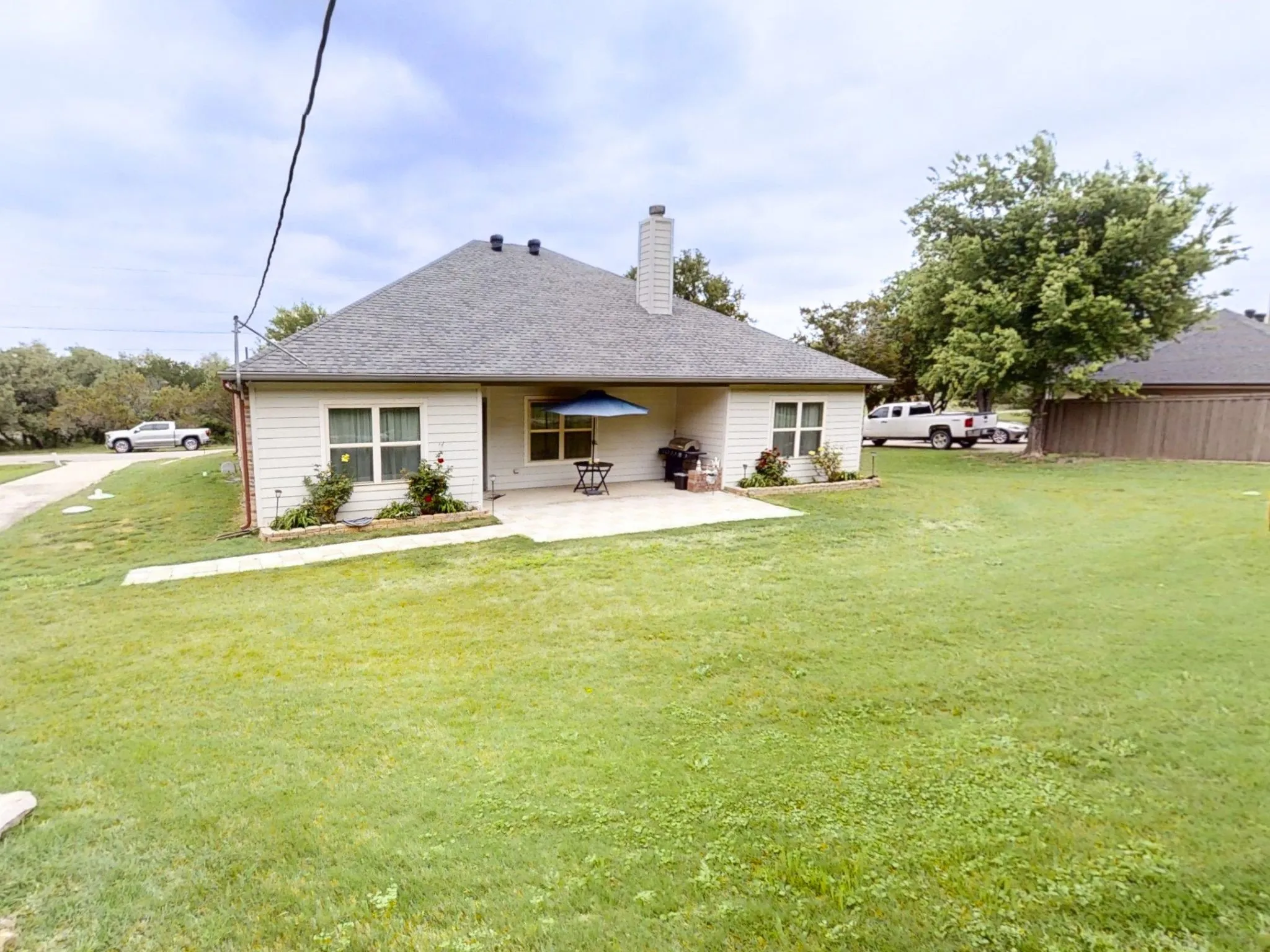 Single Family Residence For Sale in Hood County , 3904 Laramie Trail, Granbury, Texas 76048, 3 Bedroom, 2 Bathroom, 2 Garage spaces, 1,884 Sqft, built in 2015, Preowned, mls#21240906, Real Estate Agent in Granbury, Homes For Sale in Hood county, Homes For Sale in Granbury, Realtor in Granbury Texas, Real Estate Brokerage Independent Realty Texas, Luminita Cordes Realtor