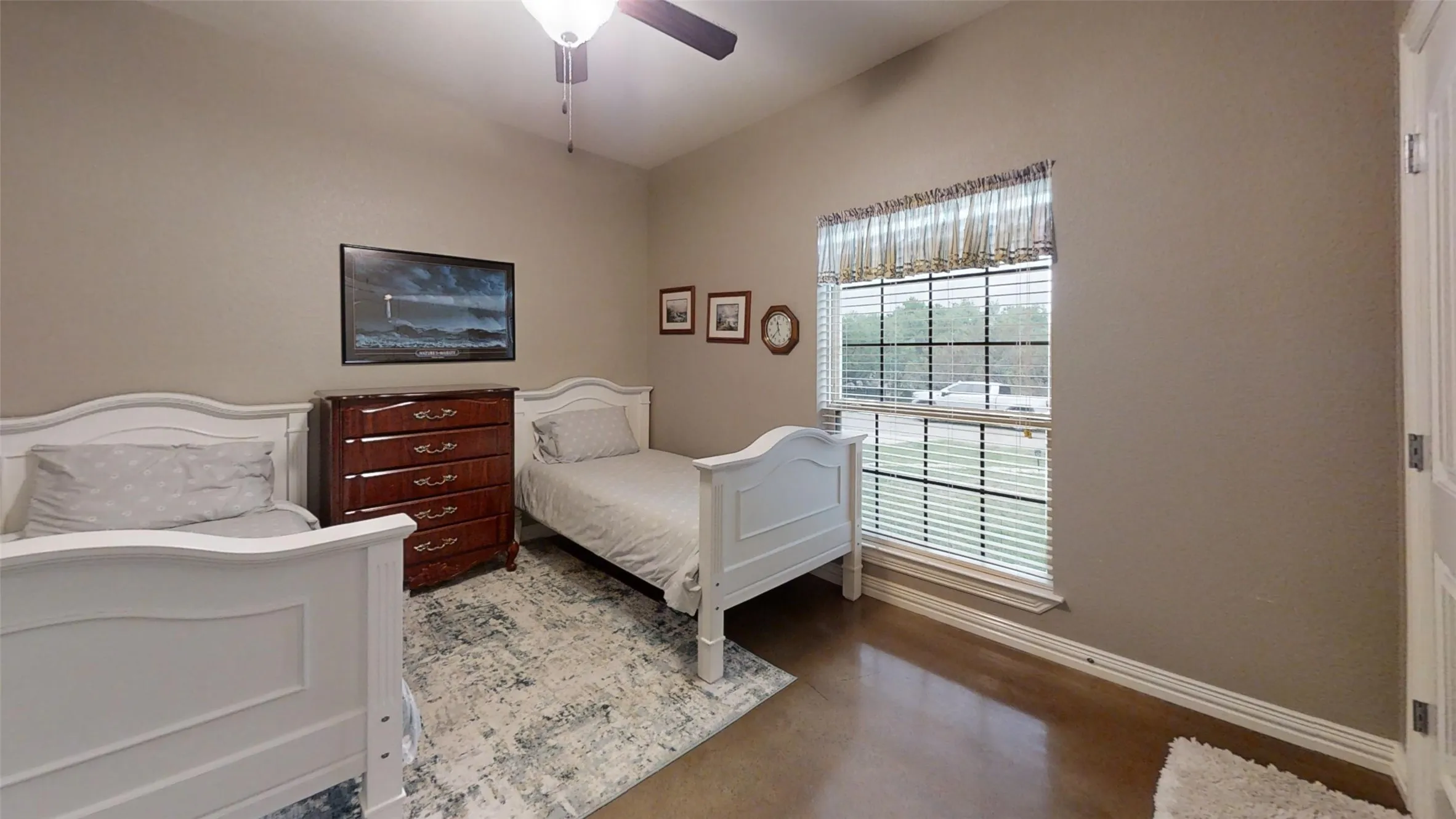 Single Family Residence For Sale in Hood County , 3904 Laramie Trail, Granbury, Texas 76048, 3 Bedroom, 2 Bathroom, 2 Garage spaces, 1,884 Sqft, built in 2015, Preowned, mls#21240906, Real Estate Agent in Granbury, Homes For Sale in Hood county, Homes For Sale in Granbury, Realtor in Granbury Texas, Real Estate Brokerage Independent Realty Texas, Luminita Cordes Realtor