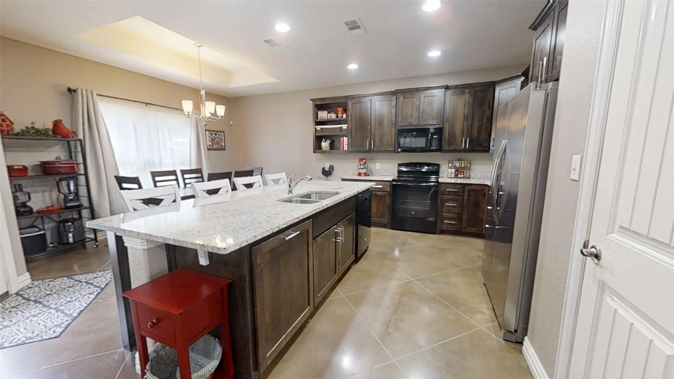 Single Family Residence For Sale in Hood County , 3904 Laramie Trail, Granbury, Texas 76048, 3 Bedroom, 2 Bathroom, 2 Garage spaces, 1,884 Sqft, built in 2015, Preowned, mls#21240906, Real Estate Agent in Granbury, Homes For Sale in Hood county, Homes For Sale in Granbury, Realtor in Granbury Texas, Real Estate Brokerage Independent Realty Texas, Luminita Cordes Realtor