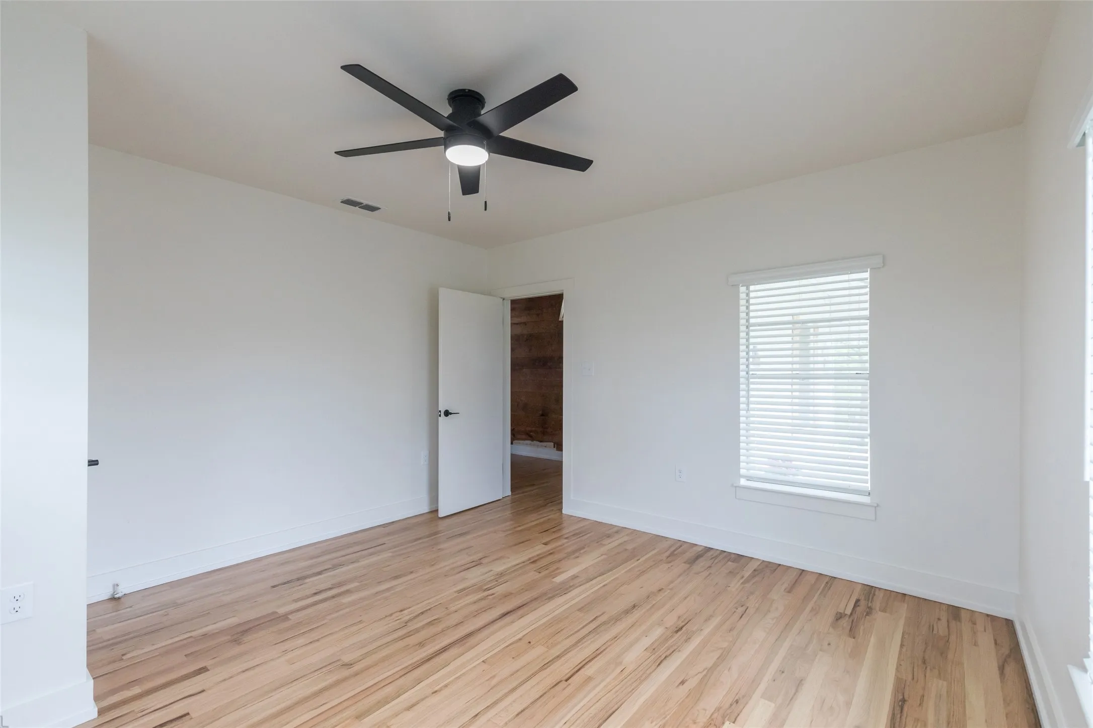 Single Family Residence For Sale in Taylor County , 533 Greenfield Road, Abilene, Texas 79602, 3 Bedroom, 2 Bathroom, Garage spaces, 1,548 Sqft, built in 1916, mls#21241593, Real Estate Agent in Abilene, Homes For Sale in Taylor county, Homes For Sale in Abilene, Realtor in Abilene Texas, Real Estate Brokerage Independent Realty Texas, Luminita Cordes Realtor