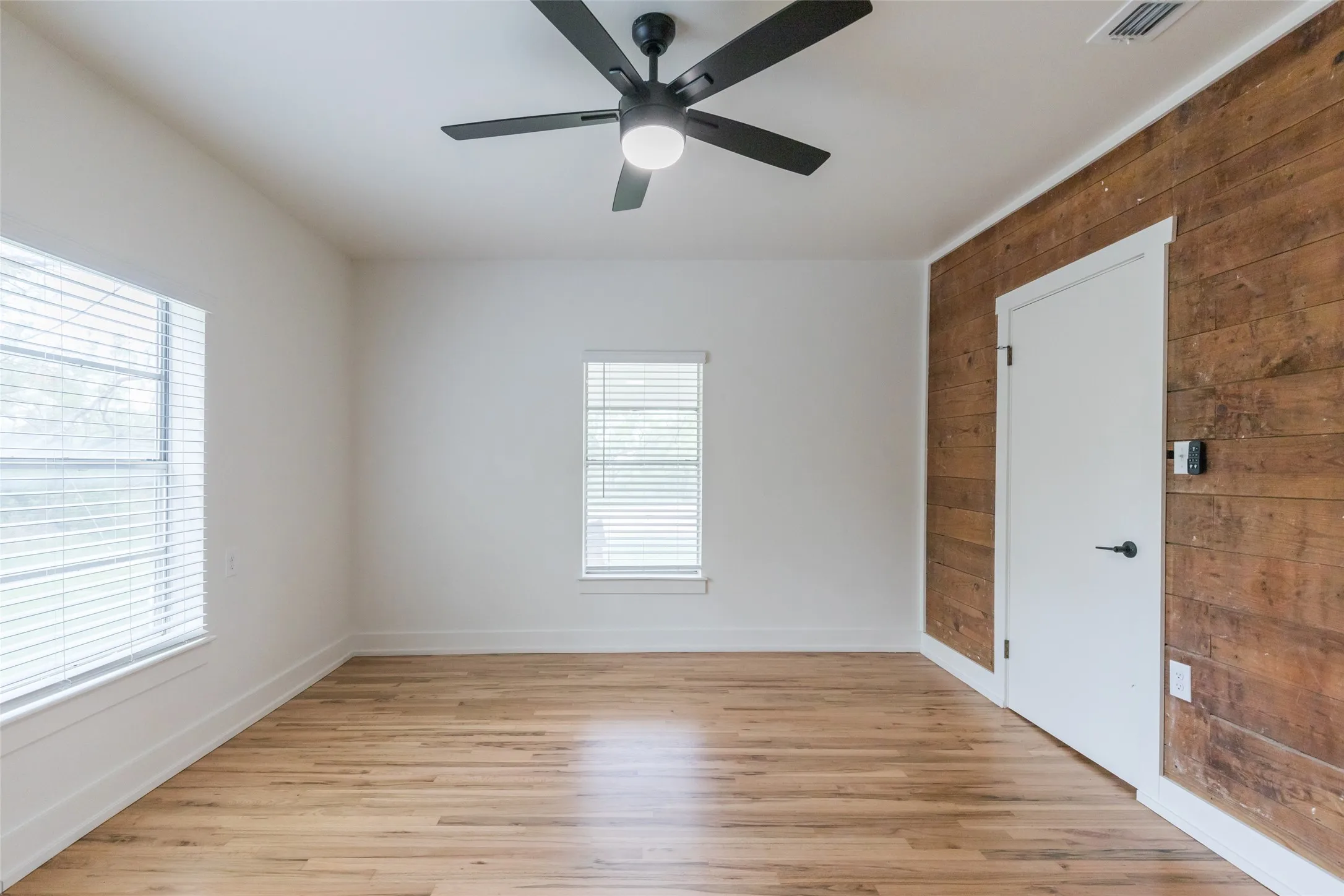 Single Family Residence For Sale in Taylor County , 533 Greenfield Road, Abilene, Texas 79602, 3 Bedroom, 2 Bathroom, Garage spaces, 1,548 Sqft, built in 1916, mls#21241593, Real Estate Agent in Abilene, Homes For Sale in Taylor county, Homes For Sale in Abilene, Realtor in Abilene Texas, Real Estate Brokerage Independent Realty Texas, Luminita Cordes Realtor