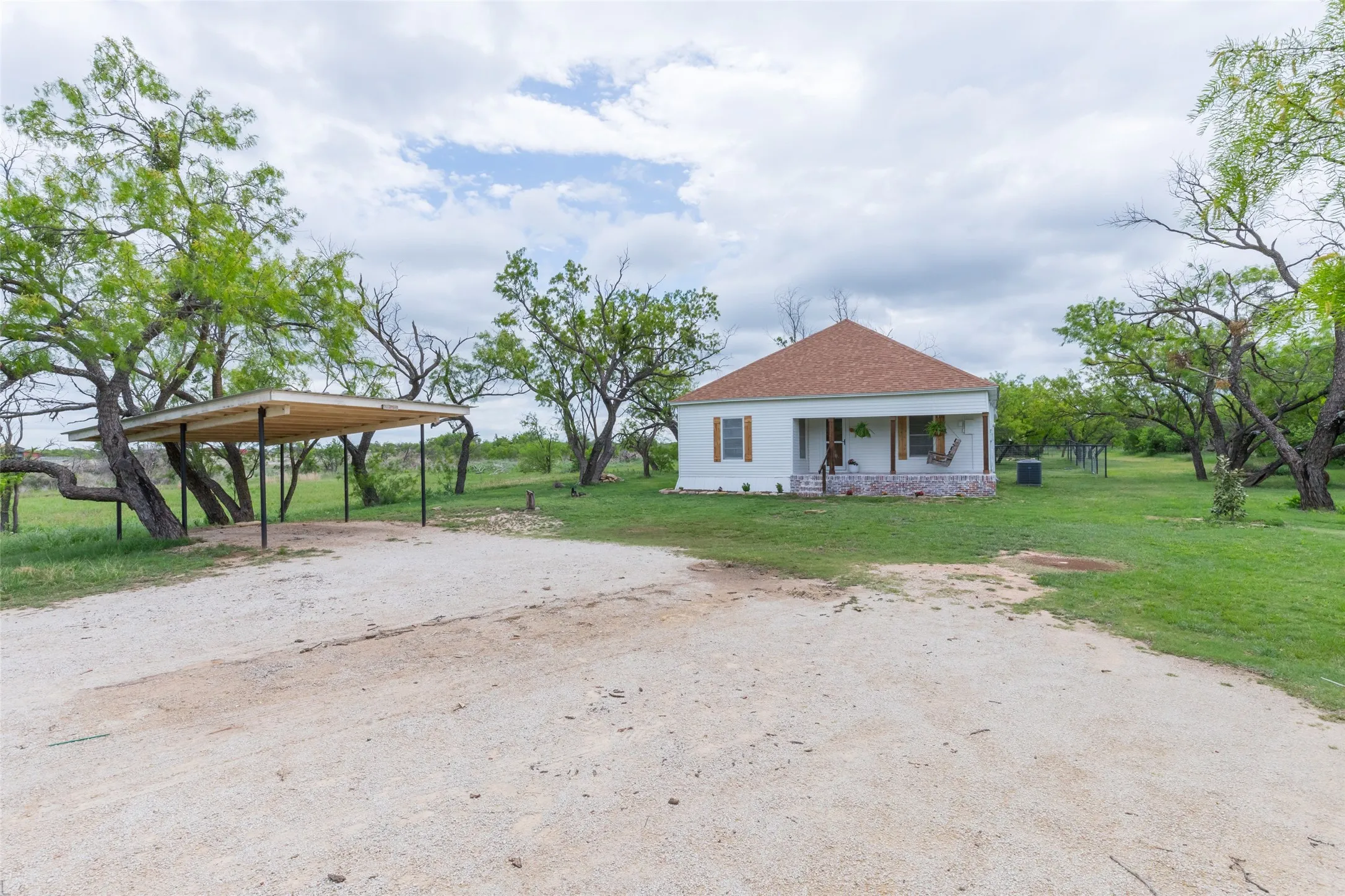 Single Family Residence For Sale in Taylor County , 533 Greenfield Road, Abilene, Texas 79602, 3 Bedroom, 2 Bathroom, Garage spaces, 1,548 Sqft, built in 1916, mls#21241593, Real Estate Agent in Abilene, Homes For Sale in Taylor county, Homes For Sale in Abilene, Realtor in Abilene Texas, Real Estate Brokerage Independent Realty Texas, Luminita Cordes Realtor