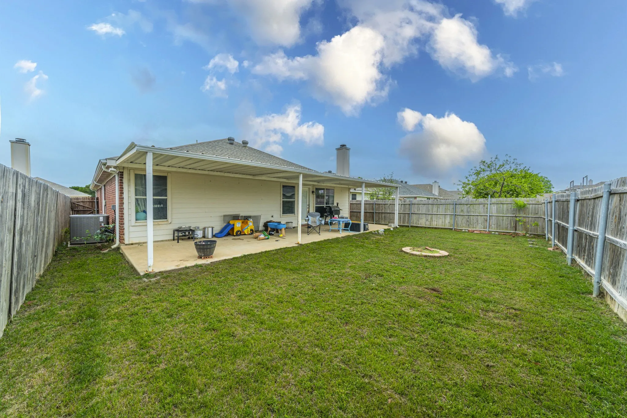 Single Family Residence For Sale in Tarrant County , 7404 Grass Valley Trail, Fort Worth, Texas 76123, 4 Bedroom, 2 Bathroom, 2 Garage spaces, 1,854 Sqft, built in 2003, mls#21237608, Real Estate Agent in Fort Worth, Homes For Sale in Tarrant county, Homes For Sale in Fort Worth, Realtor in Fort Worth Texas, Real Estate Brokerage Independent Realty Texas, Luminita Cordes Realtor