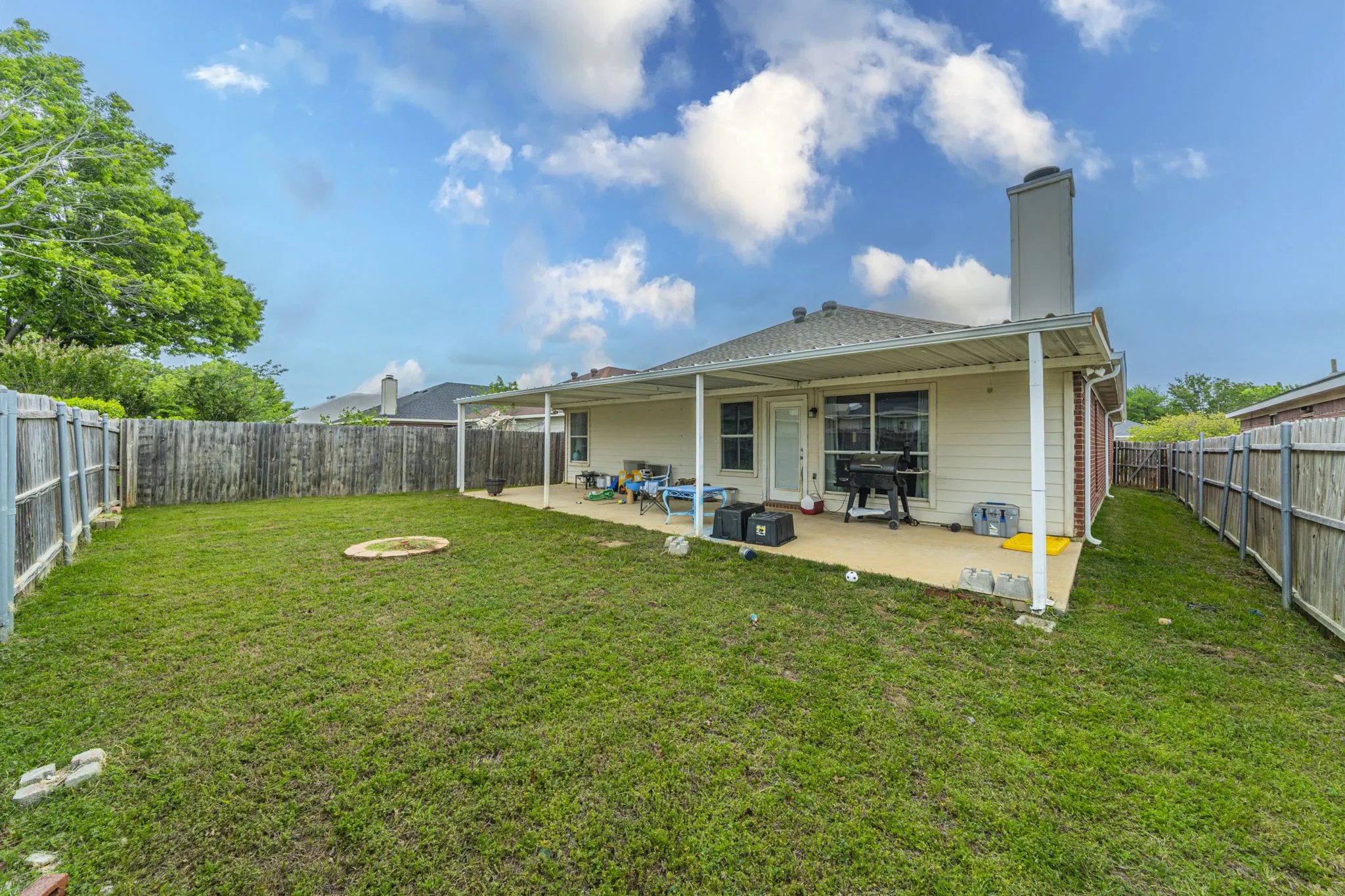 Single Family Residence For Sale in Tarrant County , 7404 Grass Valley Trail, Fort Worth, Texas 76123, 4 Bedroom, 2 Bathroom, 2 Garage spaces, 1,854 Sqft, built in 2003, mls#21237608, Real Estate Agent in Fort Worth, Homes For Sale in Tarrant county, Homes For Sale in Fort Worth, Realtor in Fort Worth Texas, Real Estate Brokerage Independent Realty Texas, Luminita Cordes Realtor