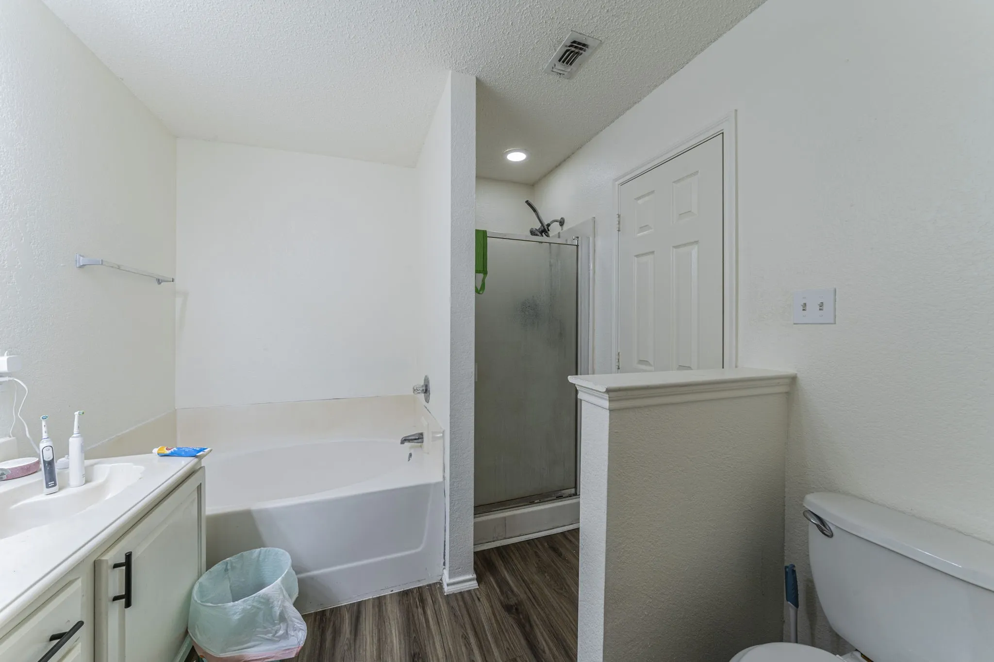Single Family Residence For Sale in Tarrant County , 7404 Grass Valley Trail, Fort Worth, Texas 76123, 4 Bedroom, 2 Bathroom, 2 Garage spaces, 1,854 Sqft, built in 2003, mls#21237608, Real Estate Agent in Fort Worth, Homes For Sale in Tarrant county, Homes For Sale in Fort Worth, Realtor in Fort Worth Texas, Real Estate Brokerage Independent Realty Texas, Luminita Cordes Realtor