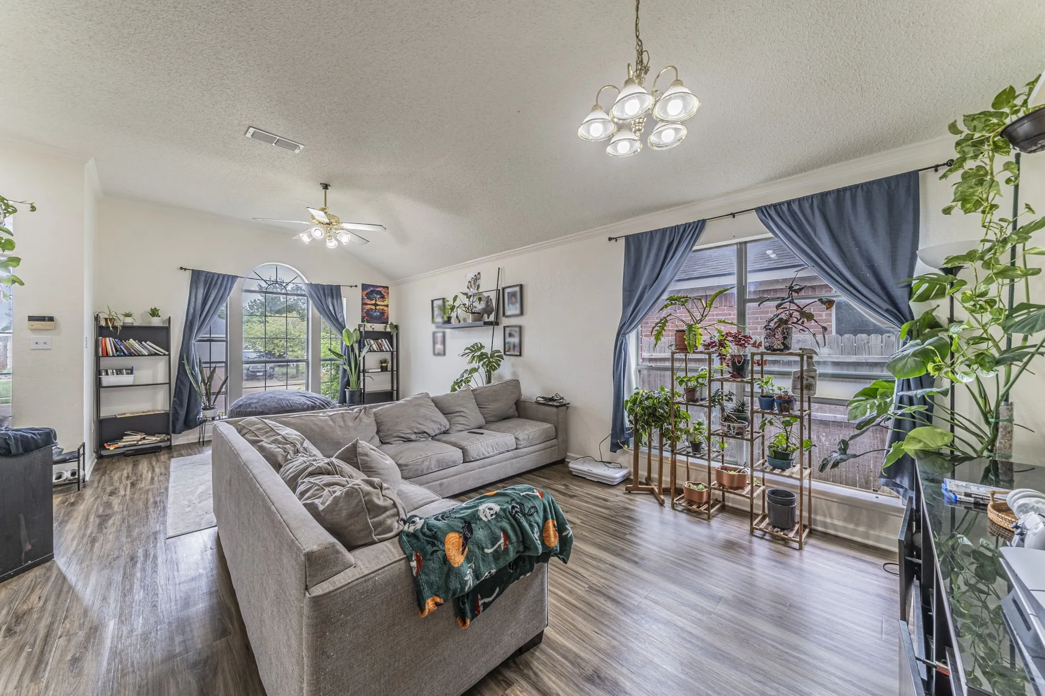 Single Family Residence For Sale in Tarrant County , 7404 Grass Valley Trail, Fort Worth, Texas 76123, 4 Bedroom, 2 Bathroom, 2 Garage spaces, 1,854 Sqft, built in 2003, mls#21237608, Real Estate Agent in Fort Worth, Homes For Sale in Tarrant county, Homes For Sale in Fort Worth, Realtor in Fort Worth Texas, Real Estate Brokerage Independent Realty Texas, Luminita Cordes Realtor