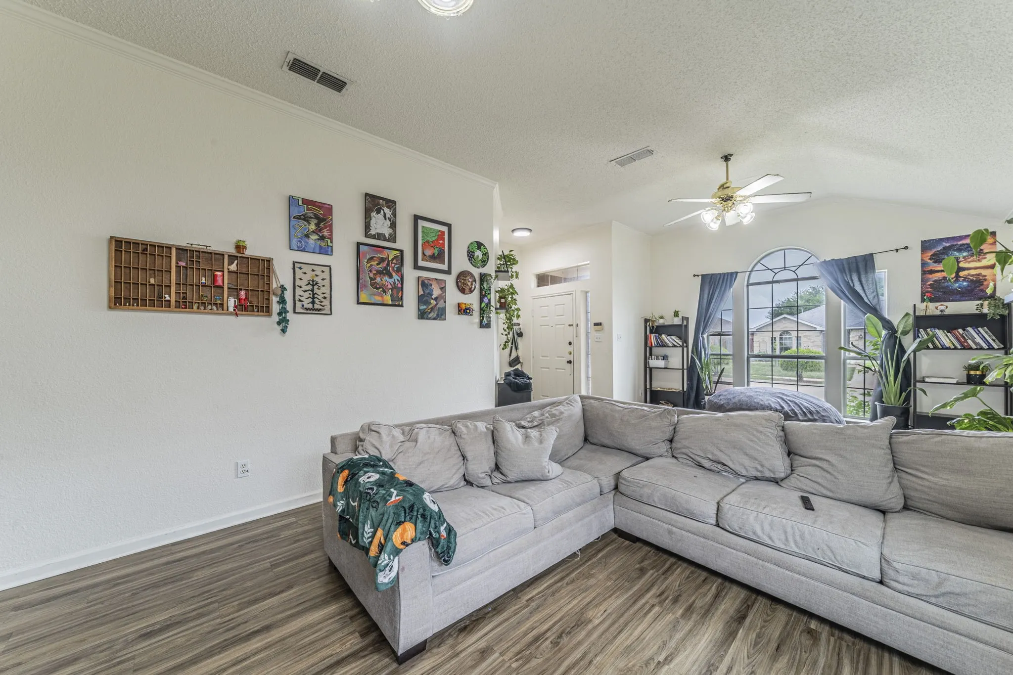 Single Family Residence For Sale in Tarrant County , 7404 Grass Valley Trail, Fort Worth, Texas 76123, 4 Bedroom, 2 Bathroom, 2 Garage spaces, 1,854 Sqft, built in 2003, mls#21237608, Real Estate Agent in Fort Worth, Homes For Sale in Tarrant county, Homes For Sale in Fort Worth, Realtor in Fort Worth Texas, Real Estate Brokerage Independent Realty Texas, Luminita Cordes Realtor