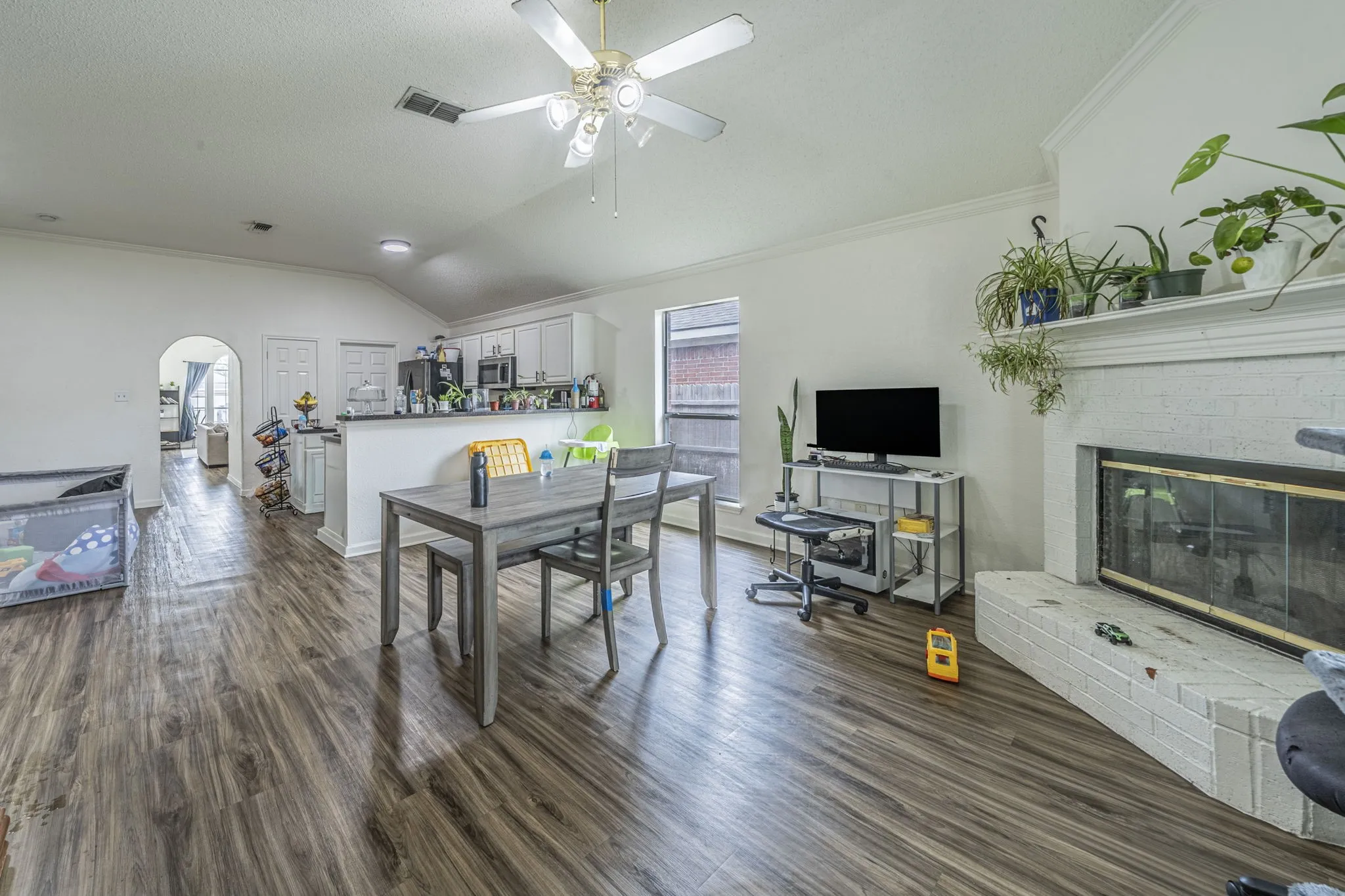 Single Family Residence For Sale in Tarrant County , 7404 Grass Valley Trail, Fort Worth, Texas 76123, 4 Bedroom, 2 Bathroom, 2 Garage spaces, 1,854 Sqft, built in 2003, mls#21237608, Real Estate Agent in Fort Worth, Homes For Sale in Tarrant county, Homes For Sale in Fort Worth, Realtor in Fort Worth Texas, Real Estate Brokerage Independent Realty Texas, Luminita Cordes Realtor