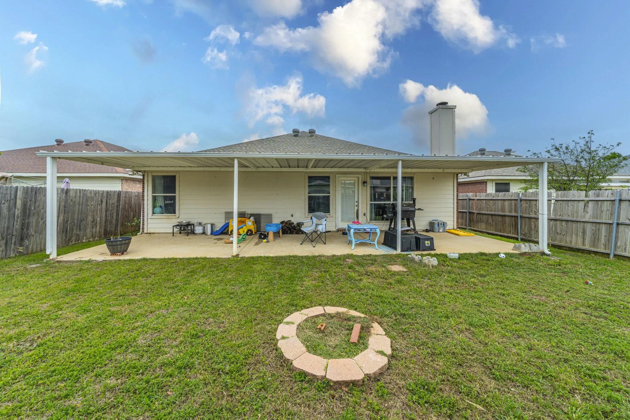 Single Family Residence For Sale in Tarrant County , 7404 Grass Valley Trail, Fort Worth, Texas 76123, 4 Bedroom, 2 Bathroom, 2 Garage spaces, 1,854 Sqft, built in 2003, mls#21237608, Real Estate Agent in Fort Worth, Homes For Sale in Tarrant county, Homes For Sale in Fort Worth, Realtor in Fort Worth Texas, Real Estate Brokerage Independent Realty Texas, Luminita Cordes Realtor