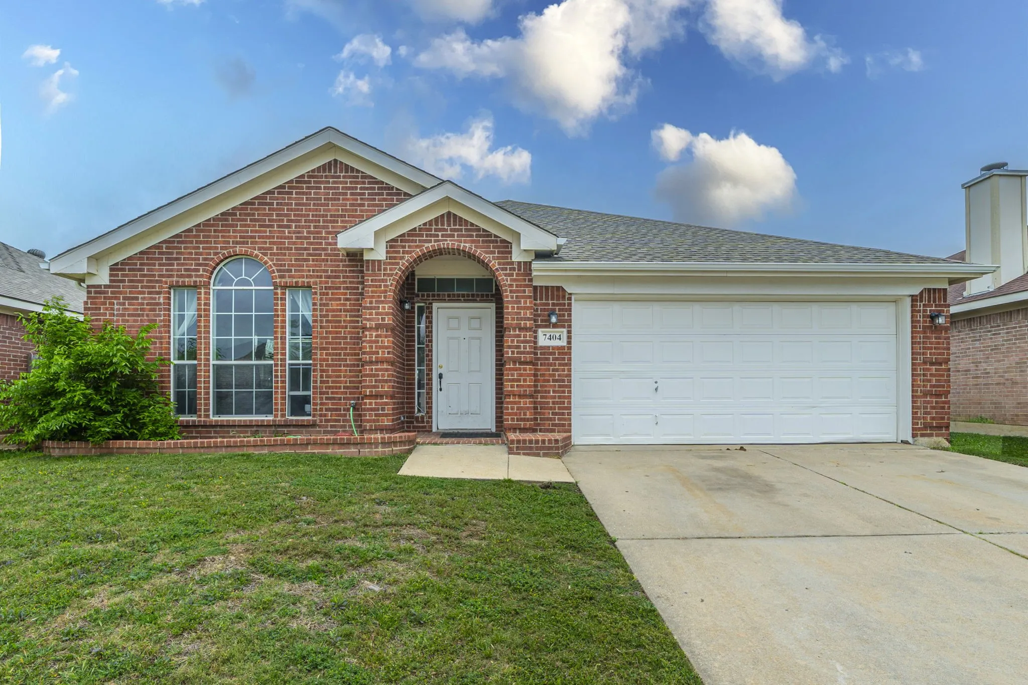 Single Family Residence For Sale in Tarrant County , 7404 Grass Valley Trail, Fort Worth, Texas 76123, 4 Bedroom, 2 Bathroom, 2 Garage spaces, 1,854 Sqft, built in 2003, mls#21237608, Real Estate Agent in Fort Worth, Homes For Sale in Tarrant county, Homes For Sale in Fort Worth, Realtor in Fort Worth Texas, Real Estate Brokerage Independent Realty Texas, Luminita Cordes Realtor