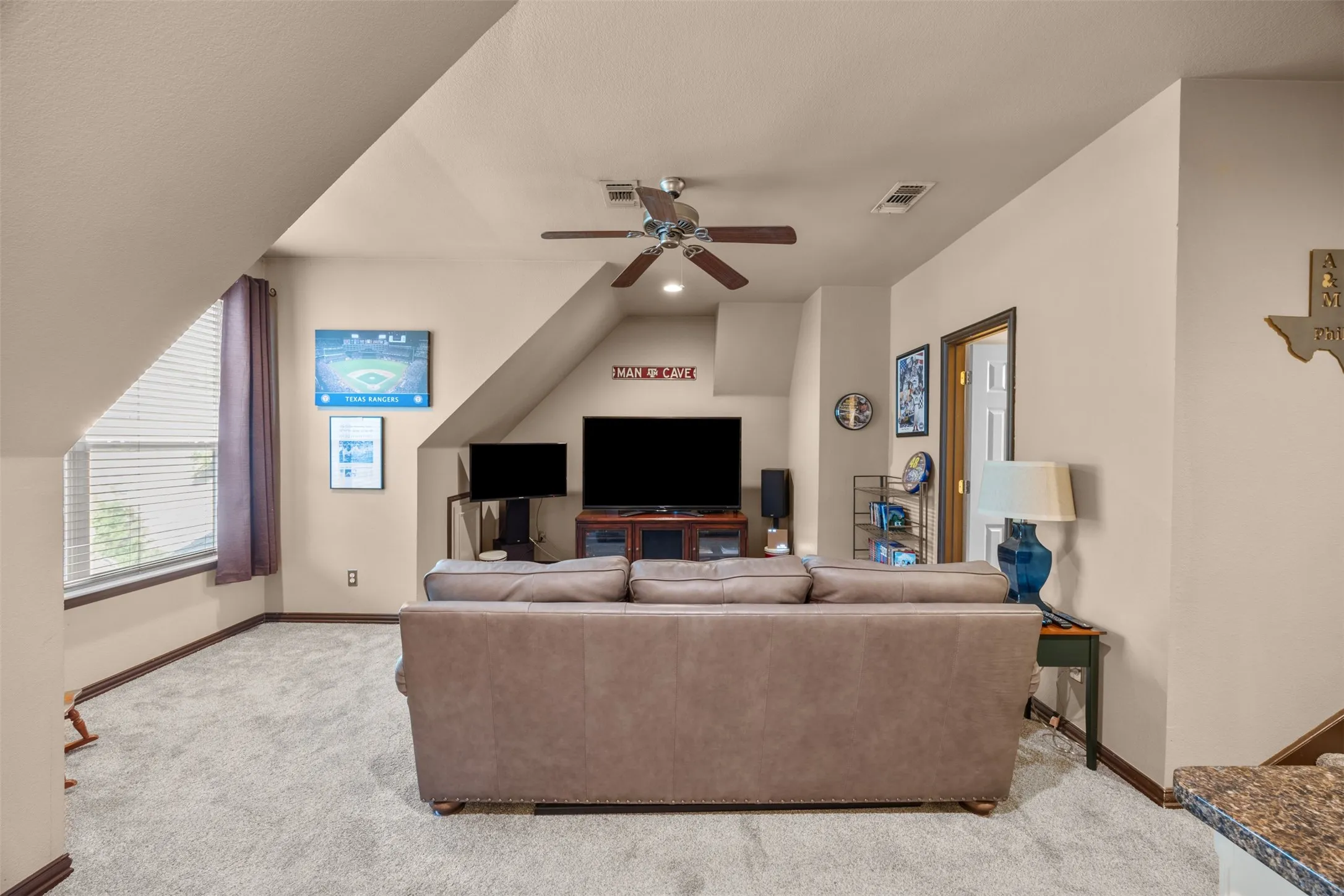 Single Family Residence For Sale in Tarrant County , 3 Katie Court, Mansfield, Texas 76063, 4 Bedroom, 5 Bathroom, 3 Garage spaces, 4,010 Sqft, built in 1998, mls#21239174, Real Estate Agent in Mansfield, Homes For Sale in Tarrant county, Homes For Sale in Mansfield, Realtor in Mansfield Texas, Real Estate Brokerage Independent Realty Texas, Luminita Cordes Realtor