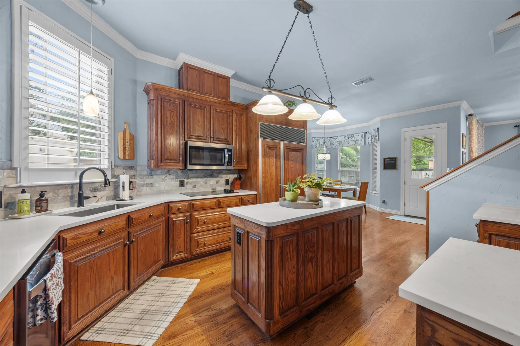 Single Family Residence For Sale in Tarrant County , 3 Katie Court, Mansfield, Texas 76063, 4 Bedroom, 5 Bathroom, 3 Garage spaces, 4,010 Sqft, built in 1998, mls#21239174, Real Estate Agent in Mansfield, Homes For Sale in Tarrant county, Homes For Sale in Mansfield, Realtor in Mansfield Texas, Real Estate Brokerage Independent Realty Texas, Luminita Cordes Realtor