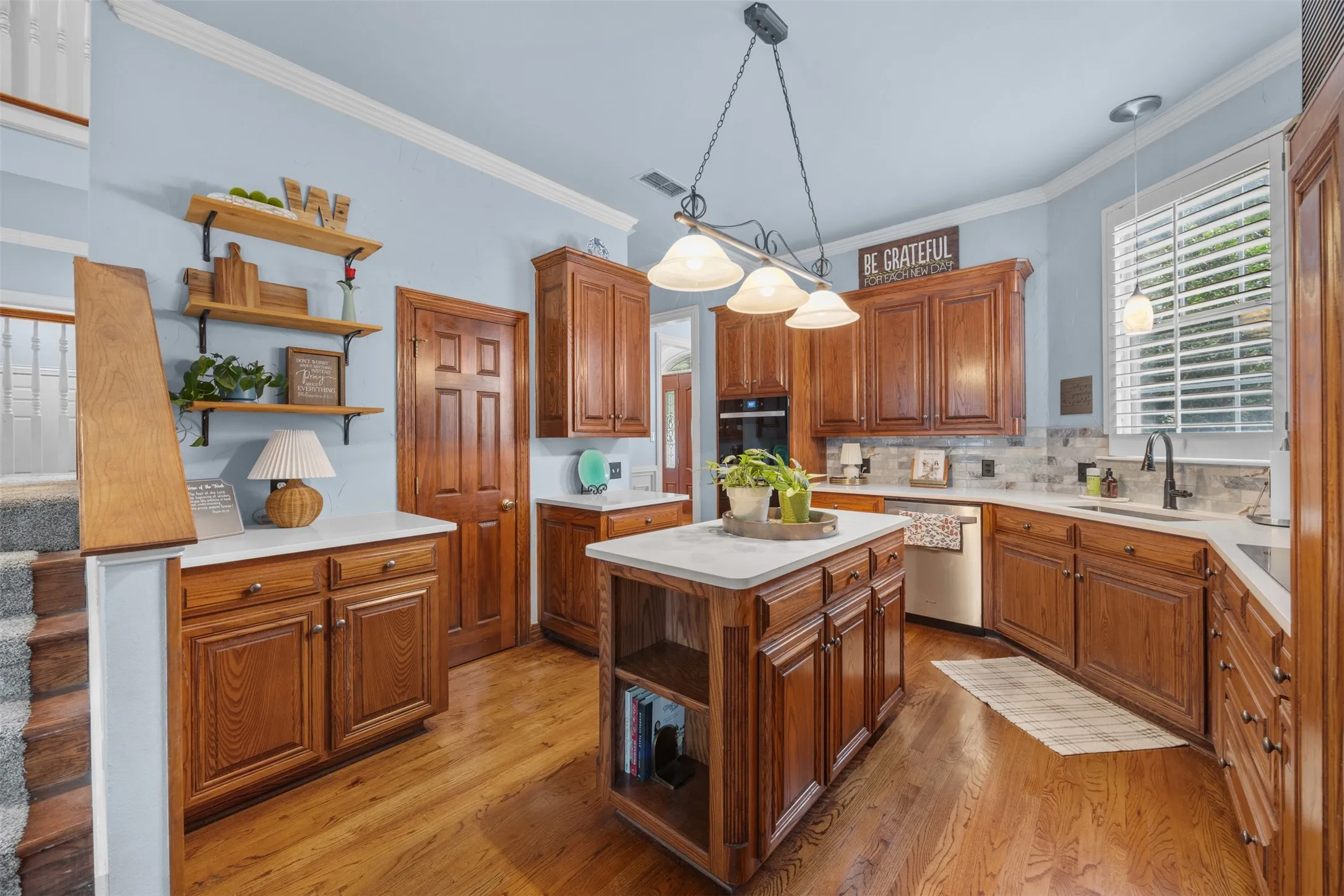 Single Family Residence For Sale in Tarrant County , 3 Katie Court, Mansfield, Texas 76063, 4 Bedroom, 5 Bathroom, 3 Garage spaces, 4,010 Sqft, built in 1998, mls#21239174, Real Estate Agent in Mansfield, Homes For Sale in Tarrant county, Homes For Sale in Mansfield, Realtor in Mansfield Texas, Real Estate Brokerage Independent Realty Texas, Luminita Cordes Realtor
