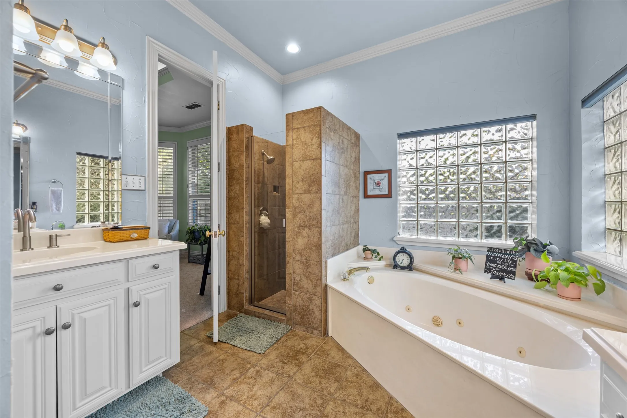 Single Family Residence For Sale in Tarrant County , 3 Katie Court, Mansfield, Texas 76063, 4 Bedroom, 5 Bathroom, 3 Garage spaces, 4,010 Sqft, built in 1998, mls#21239174, Real Estate Agent in Mansfield, Homes For Sale in Tarrant county, Homes For Sale in Mansfield, Realtor in Mansfield Texas, Real Estate Brokerage Independent Realty Texas, Luminita Cordes Realtor