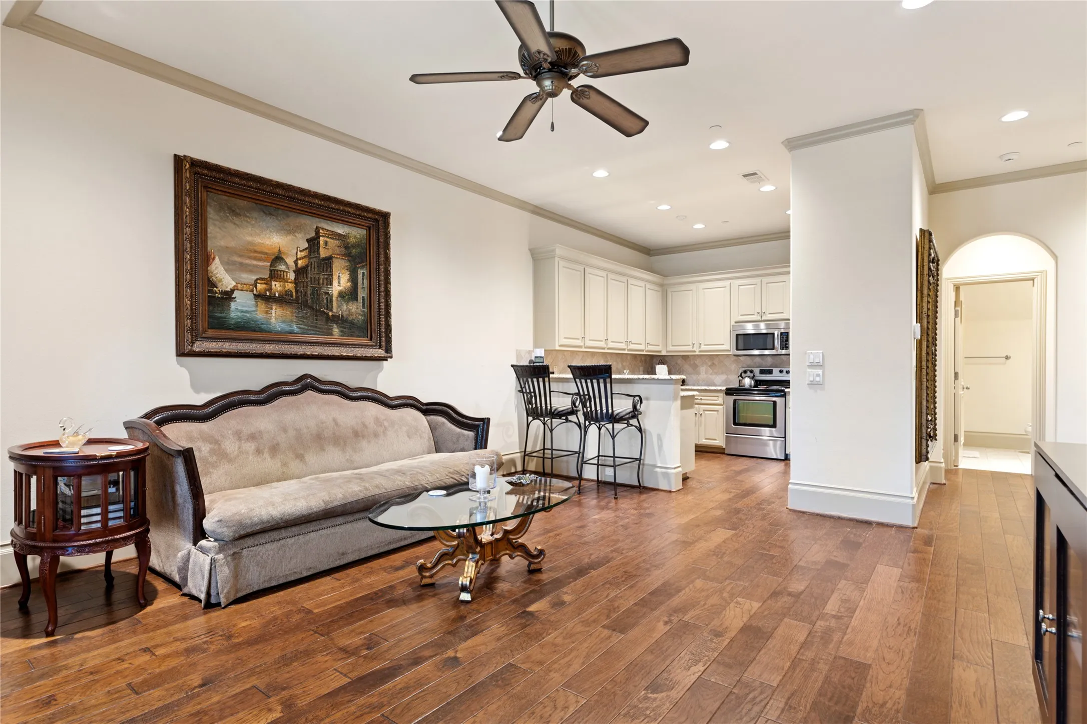 Staff/Guest Quarters above garage. Full kitchen. 2 bed 2 bath