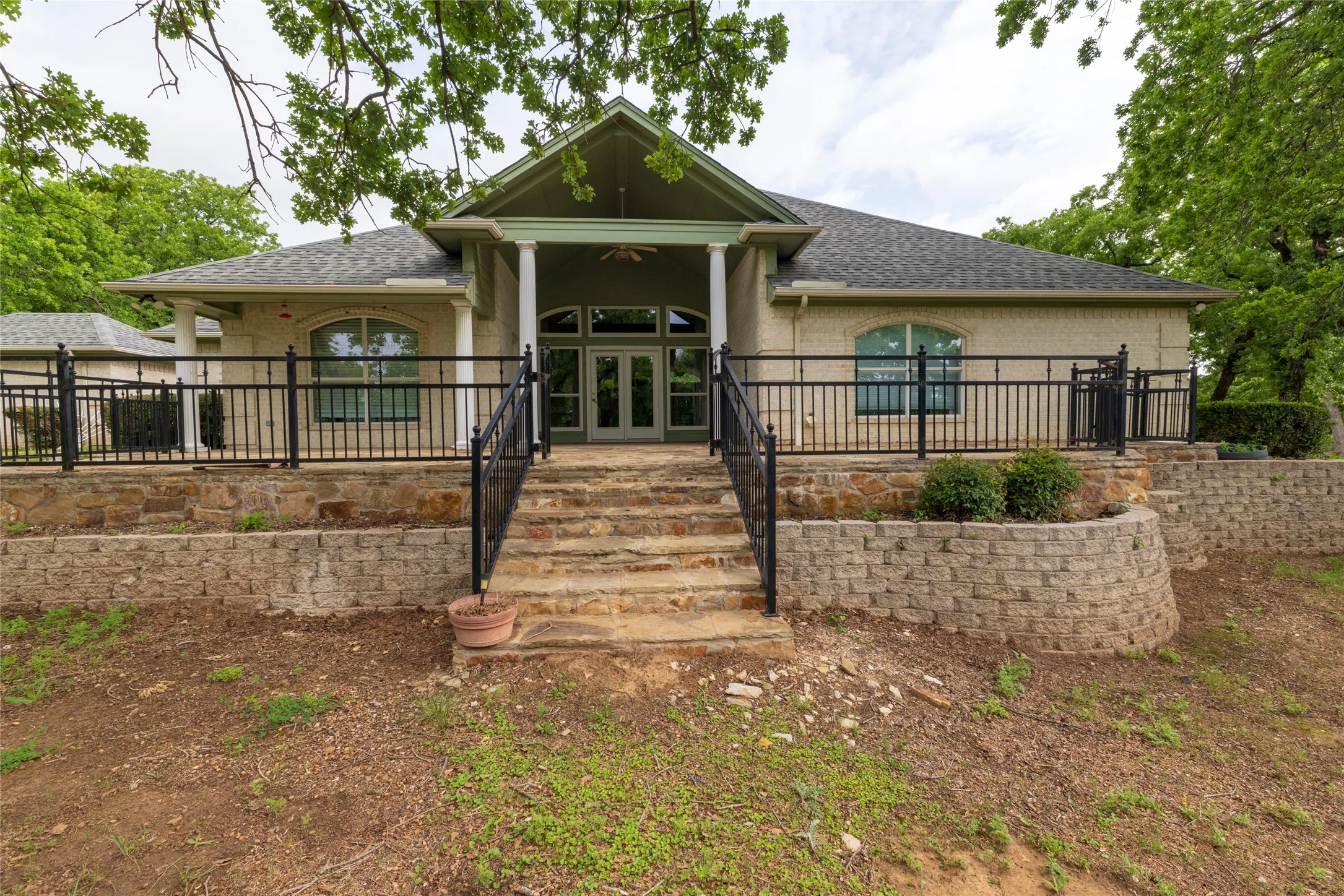 Single Family Residence For Sale in Wise County , 603 Runaway Bay Drive, Runaway Bay, Texas 76426, 3 Bedrooms, 3 Bathrooms, 3 Garage spaces, 2,569 Sqft, built in 2004, Price $425,000, mls#21241732, Real Estate Agent in Runaway Bay, Homes For Sale in Wise county, Homes For Sale in Runaway Bay, Realtor in Runaway Bay Texas, Real Estate Brokerage Independent Realty Texas, Luminita Cordes Realtor