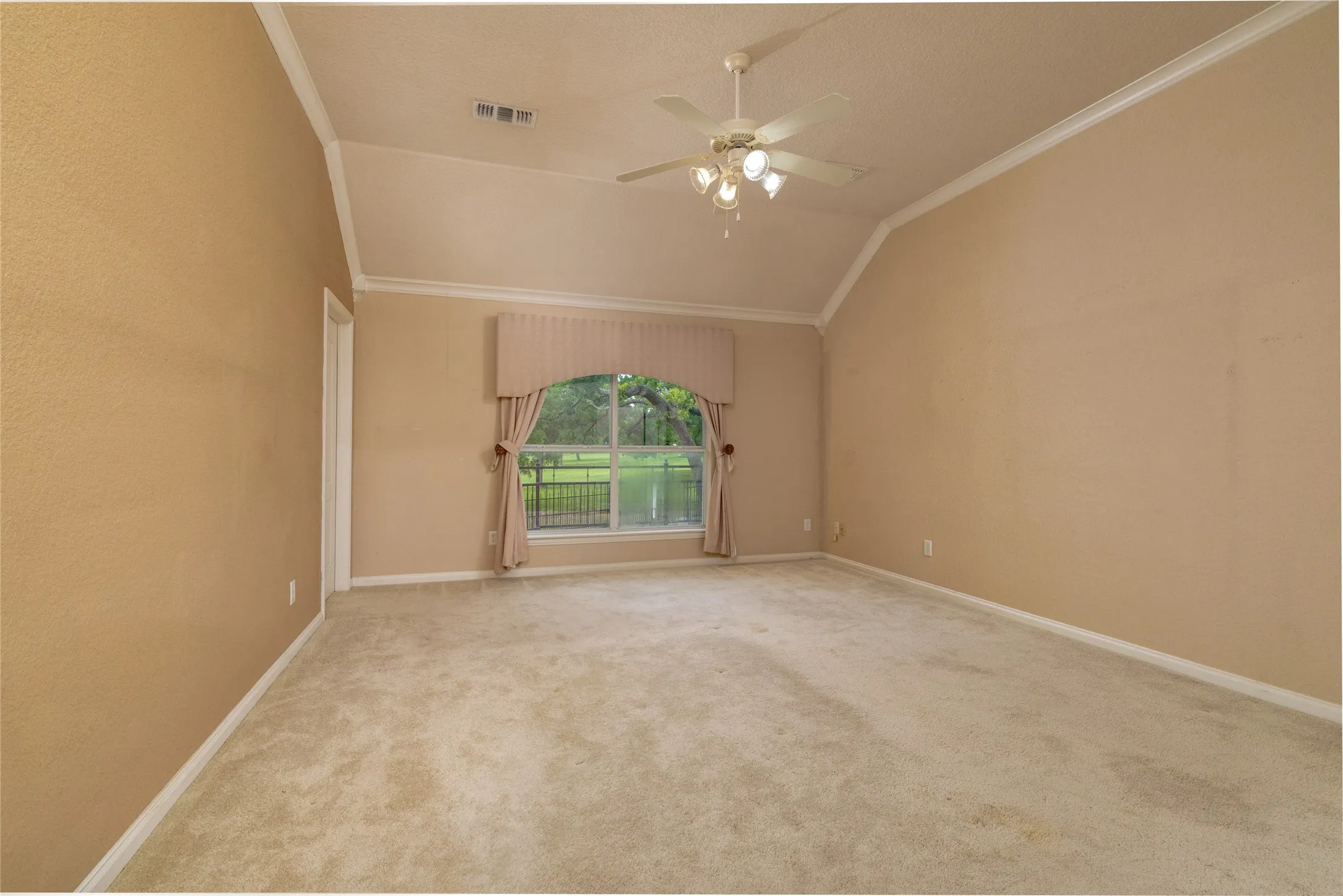 Single Family Residence For Sale in Wise County , 603 Runaway Bay Drive, Runaway Bay, Texas 76426, 3 Bedrooms, 3 Bathrooms, 3 Garage spaces, 2,569 Sqft, built in 2004, Price $425,000, mls#21241732, Real Estate Agent in Runaway Bay, Homes For Sale in Wise county, Homes For Sale in Runaway Bay, Realtor in Runaway Bay Texas, Real Estate Brokerage Independent Realty Texas, Luminita Cordes Realtor